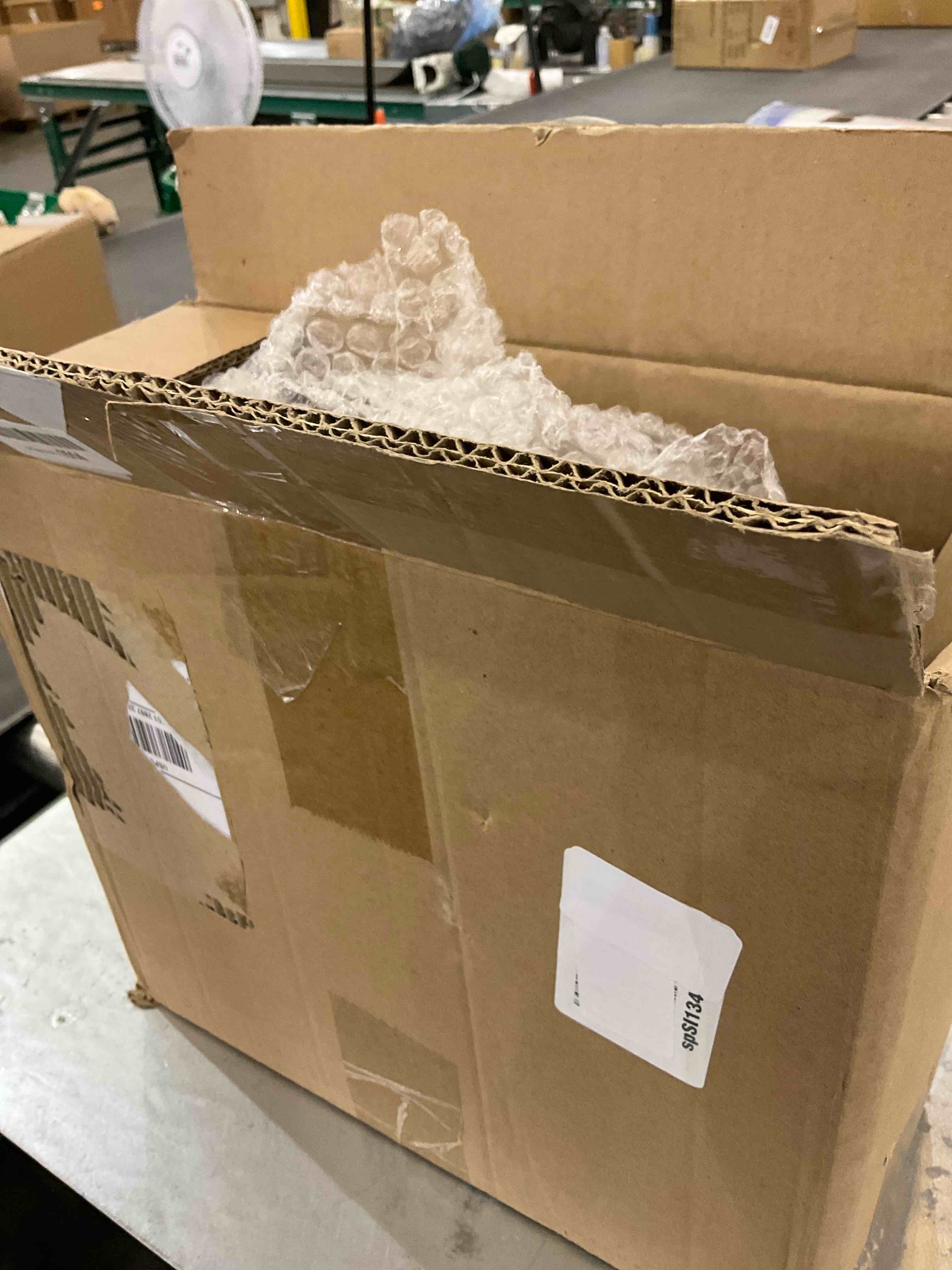 https://s3.amazonaws.com/lotting-images-prod/bidfta/EXS00345550_1690212202128.jpeg