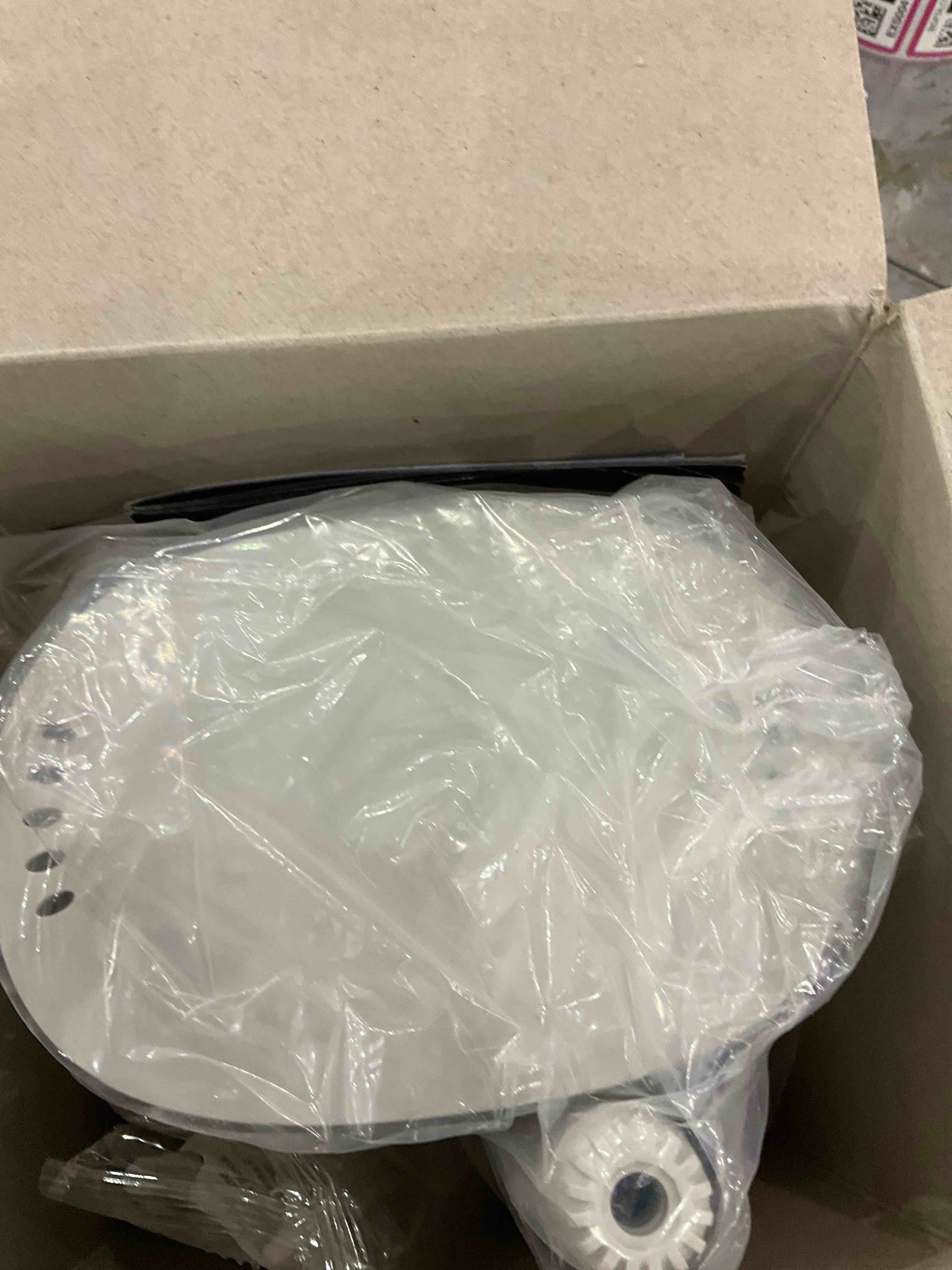 https://s3.amazonaws.com/lotting-images-prod/bidfta/EXS00347335_1692101388515.jpeg