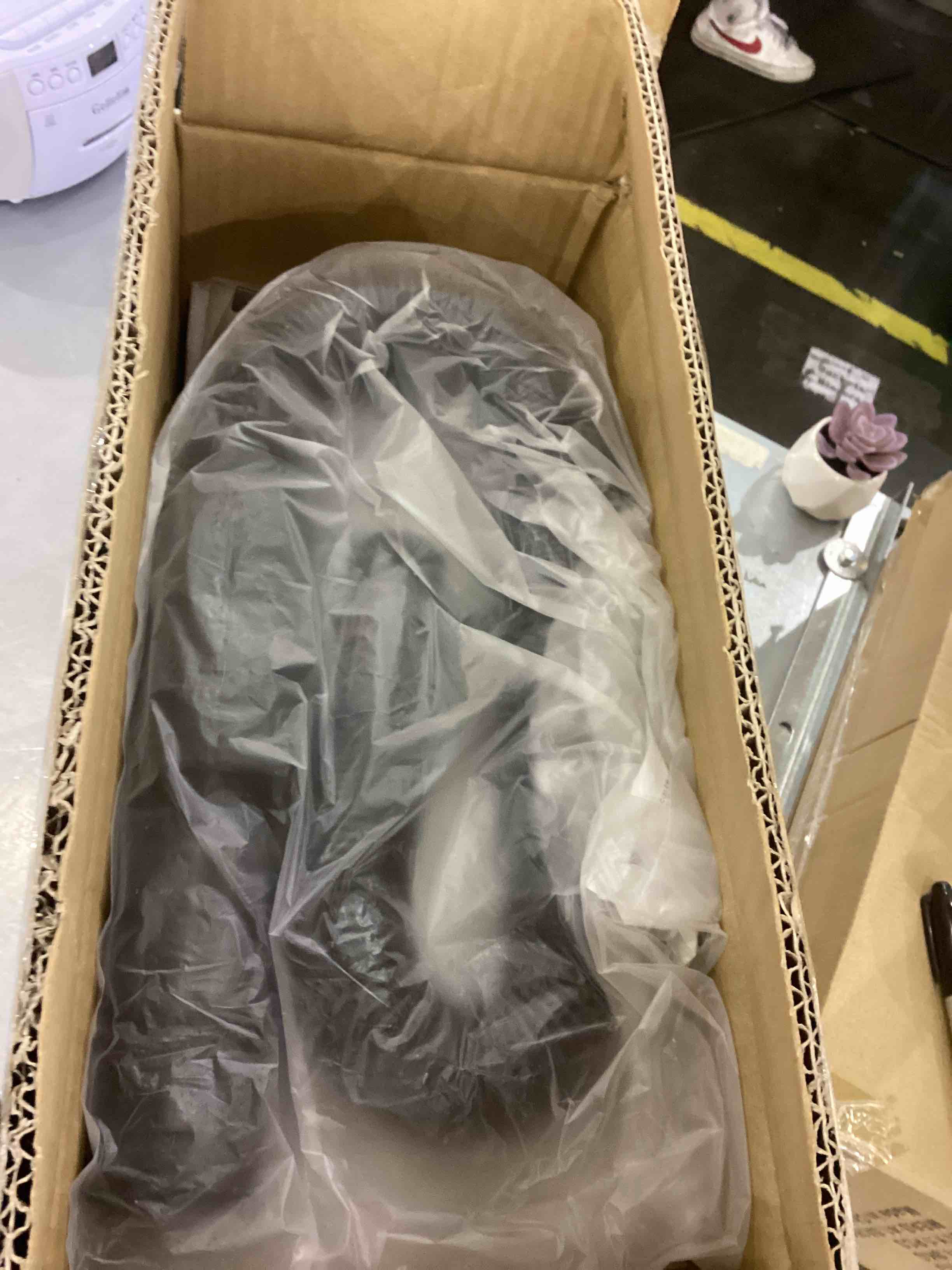 https://s3.amazonaws.com/lotting-images-prod/bidfta/EXS00349575_1691077187790.jpeg
