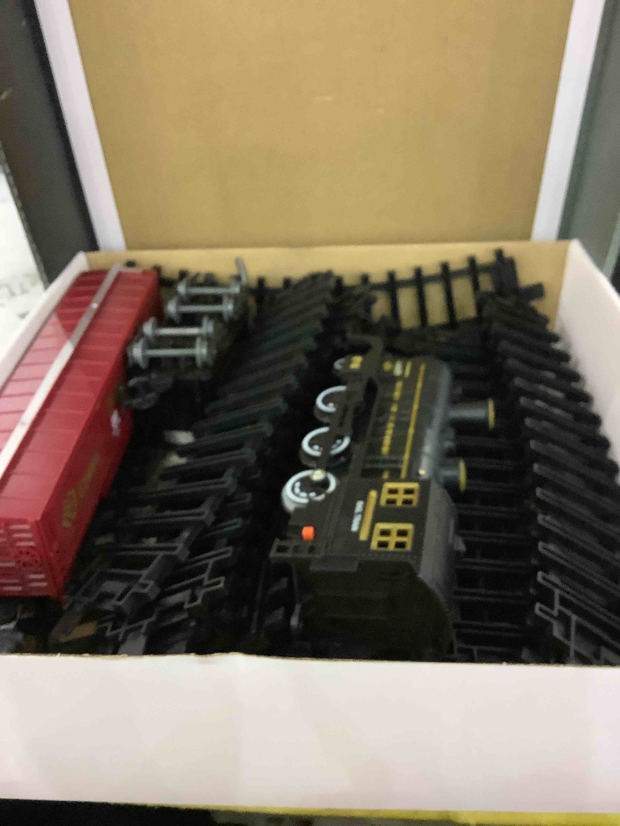 https://s3.amazonaws.com/lotting-images-prod/bidfta/EXS00351008_1689765277647.jpeg