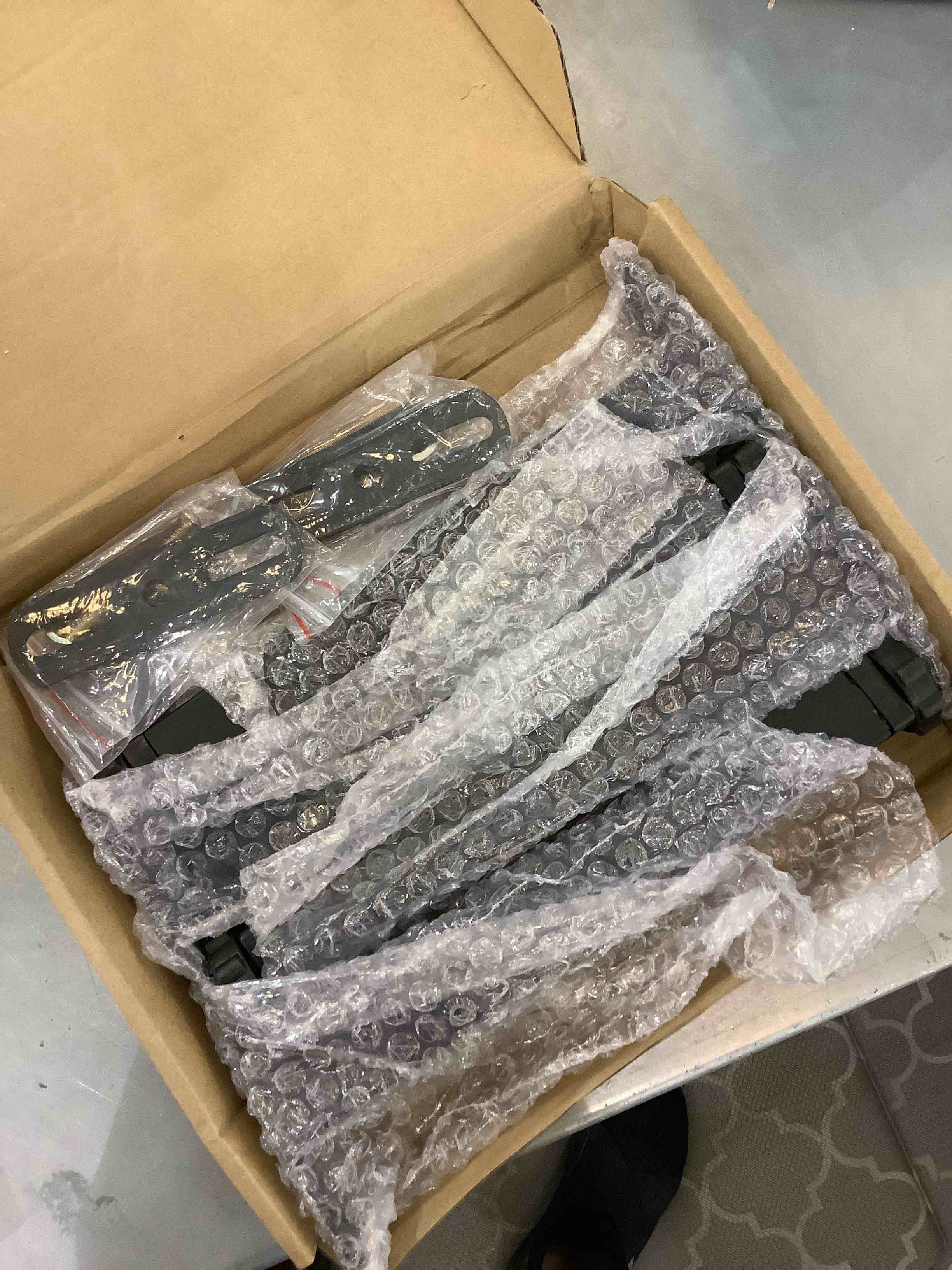 https://s3.amazonaws.com/lotting-images-prod/bidfta/EXS00353772_1689865178529.jpeg