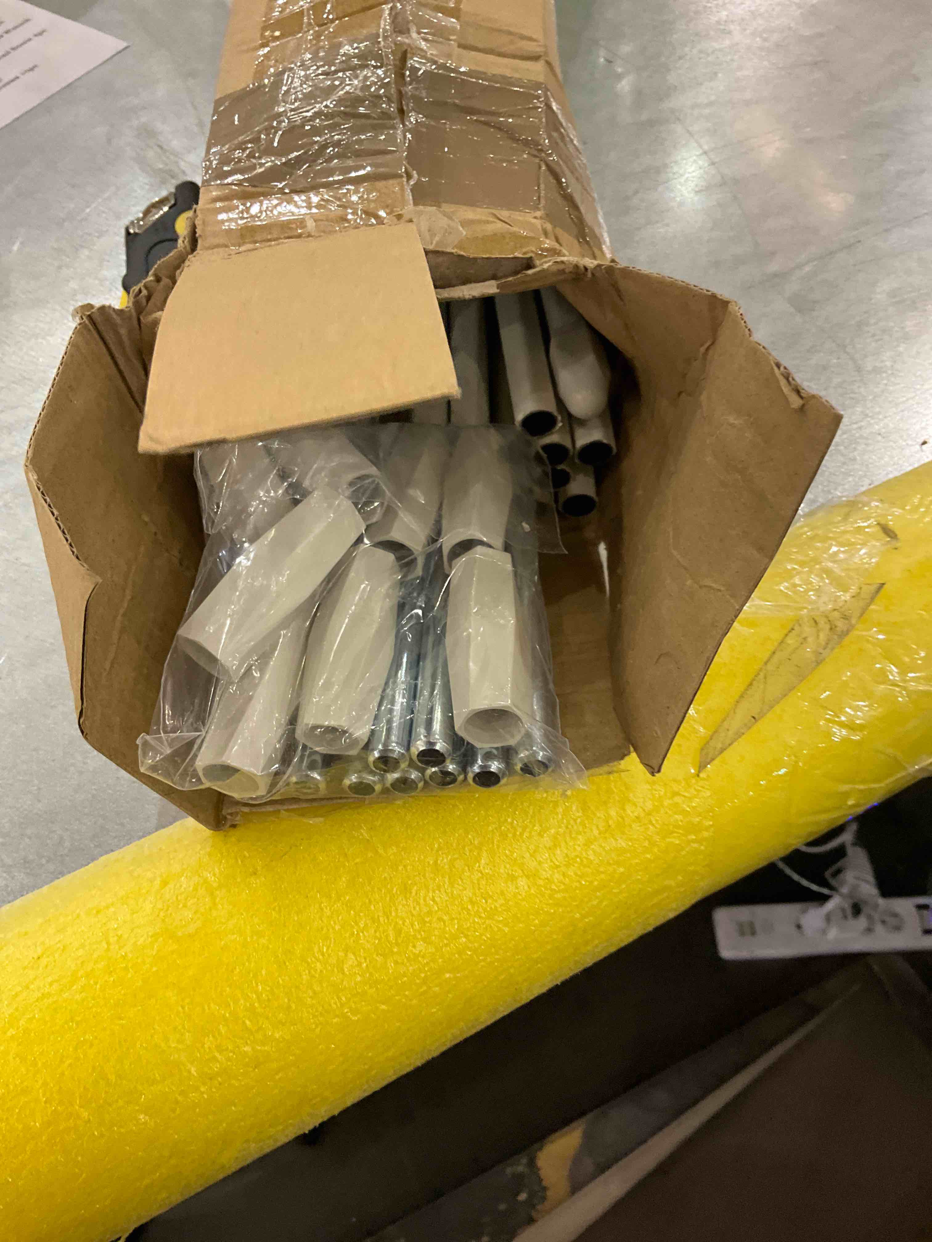 https://s3.amazonaws.com/lotting-images-prod/bidfta/EXS00354623_1689957522416.jpeg
