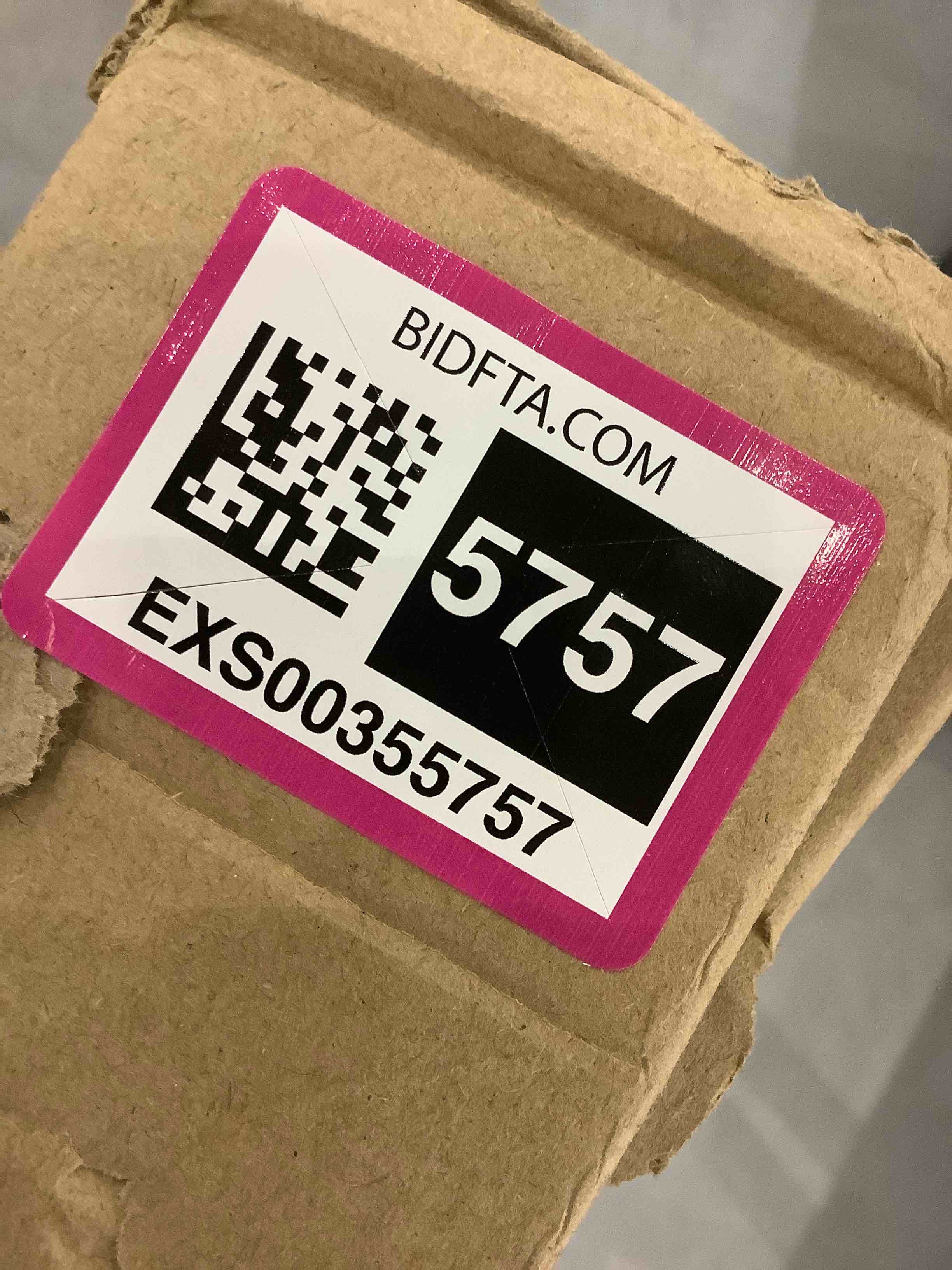 https://s3.amazonaws.com/lotting-images-prod/bidfta/EXS00355757_1690373946255.jpeg