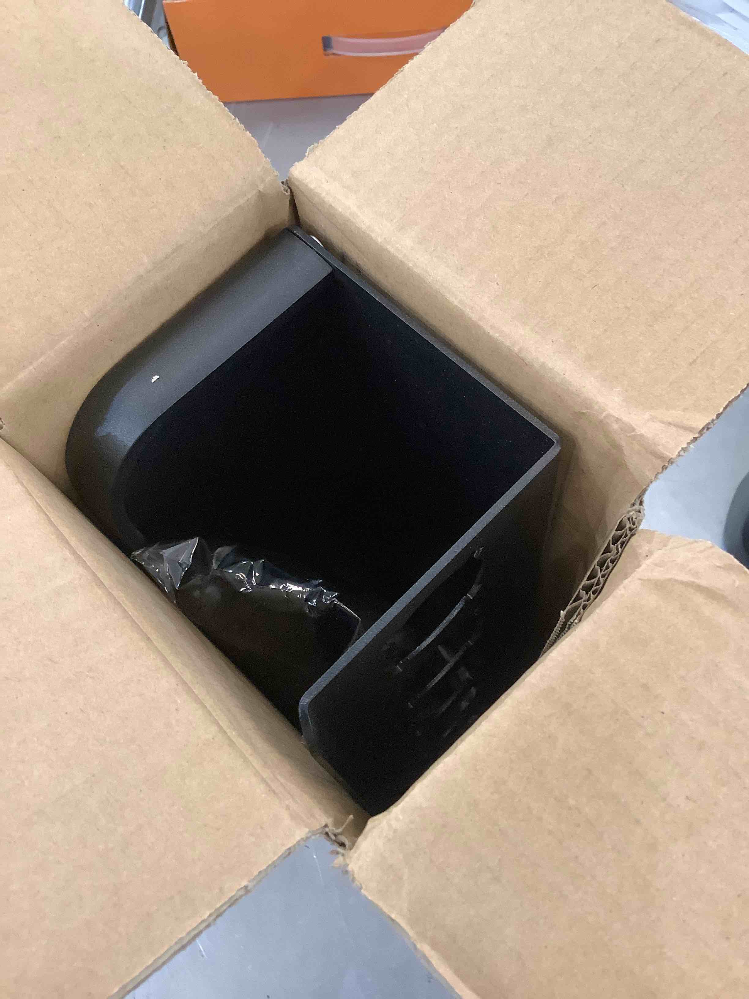 https://s3.amazonaws.com/lotting-images-prod/bidfta/EXS00355994_1690483096258.jpeg