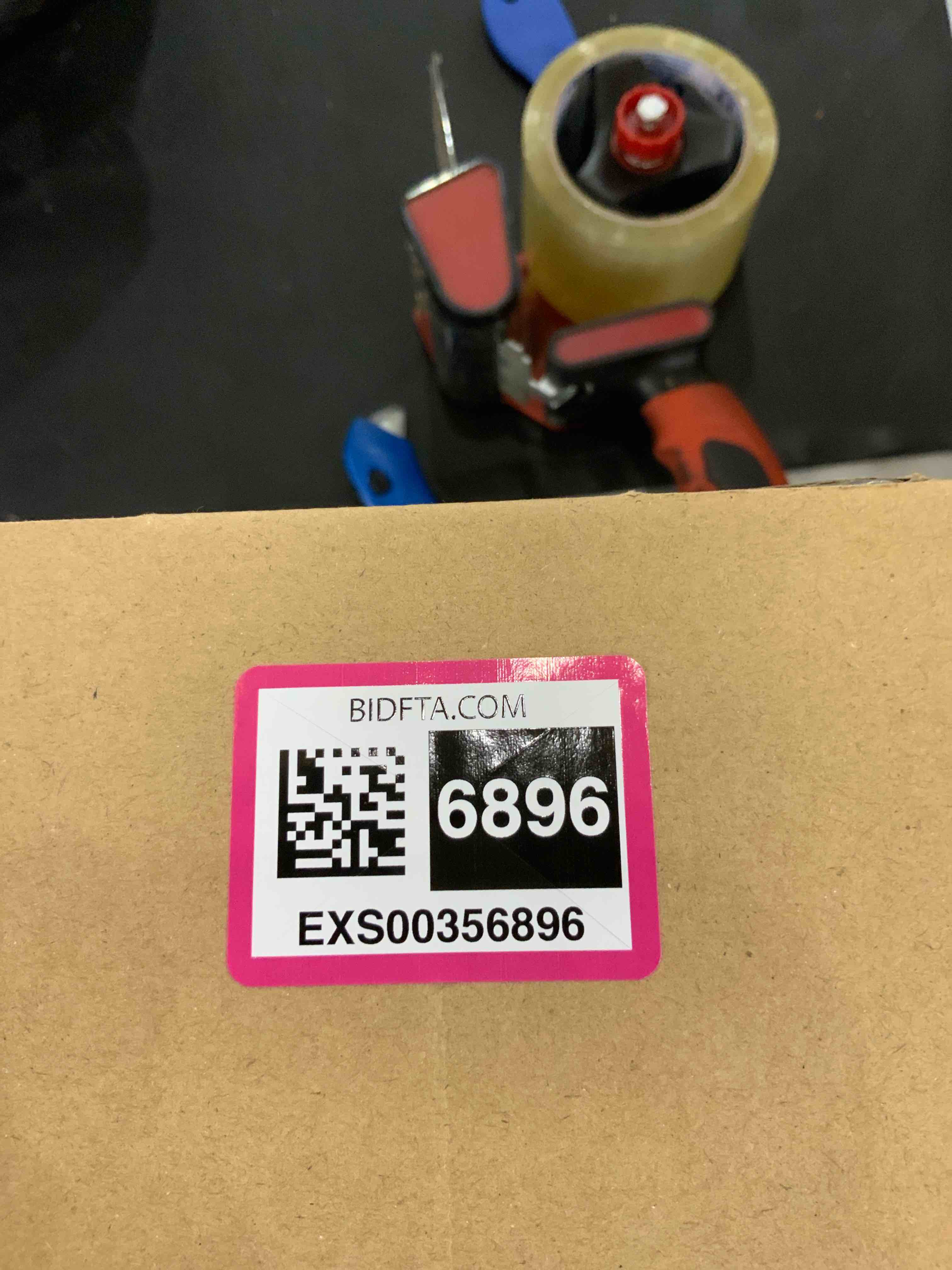 https://s3.amazonaws.com/lotting-images-prod/bidfta/EXS00356896_1690374131745.jpeg