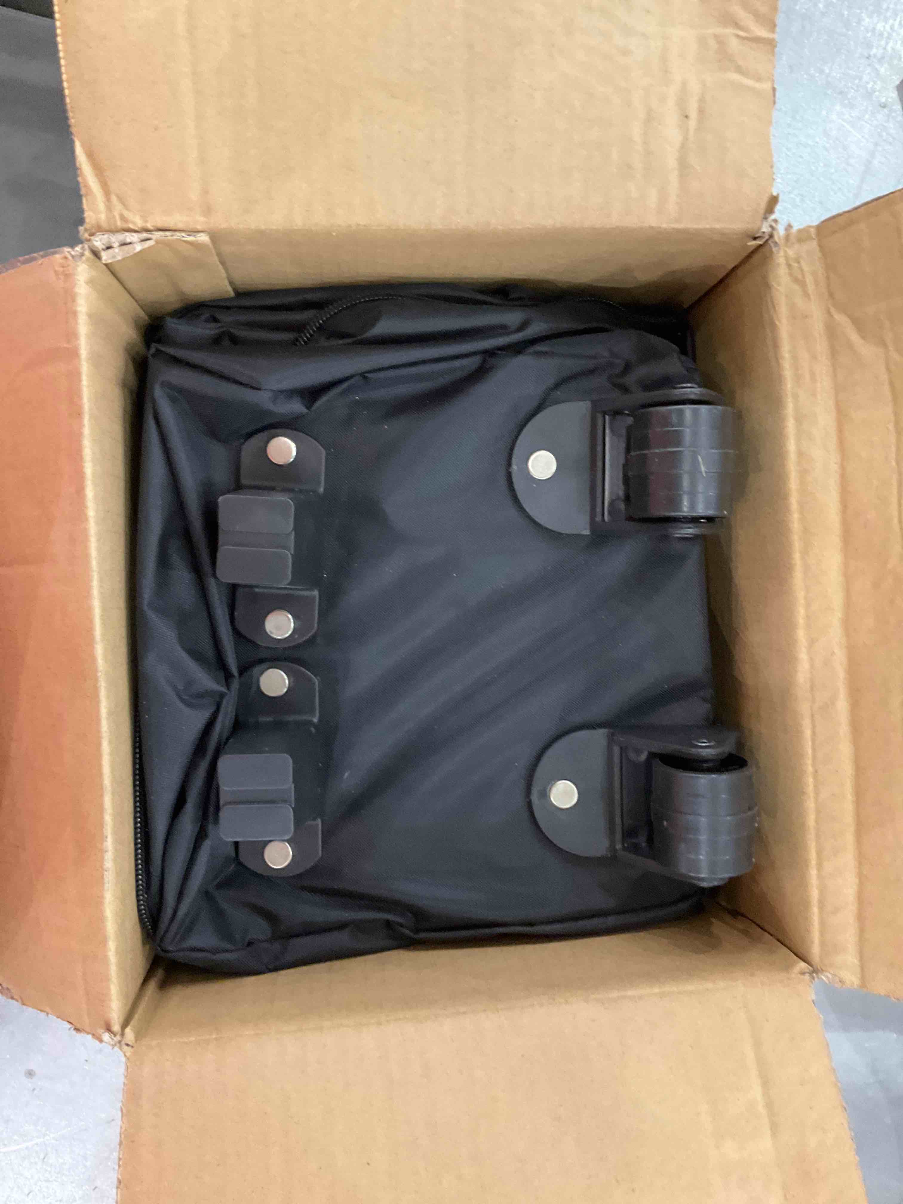 https://s3.amazonaws.com/lotting-images-prod/bidfta/EXS00357102_1689863607309.jpeg
