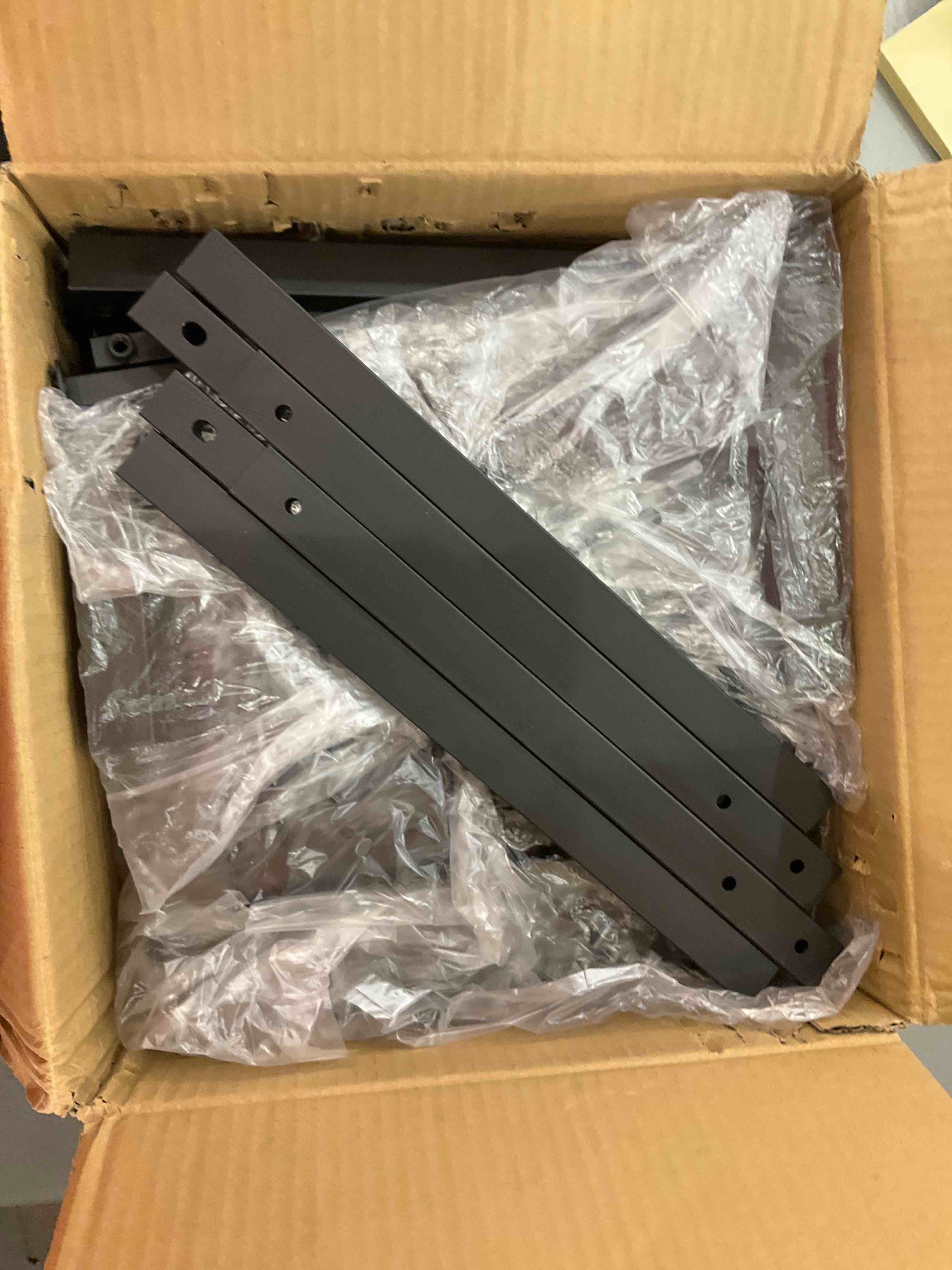 https://s3.amazonaws.com/lotting-images-prod/bidfta/EXS00357103_1689863719665.jpeg