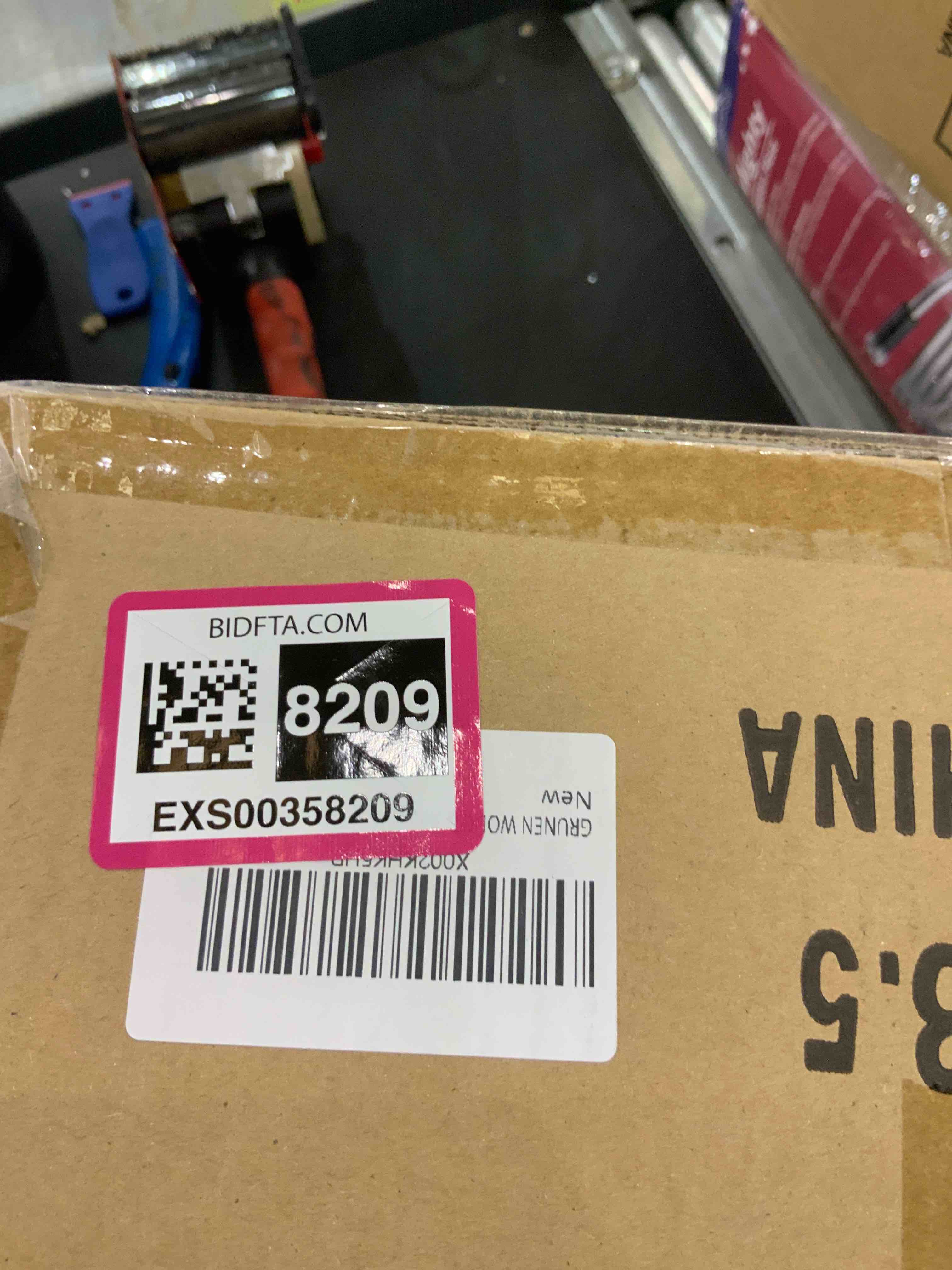 GRUNEN WOLKEN Round Velvet Footrest Stool Ottoman Modern Foot Stool with 3 Golden Metal Leg, for Dressing Table Stool, Shoes Bench in Living Room Bedroom