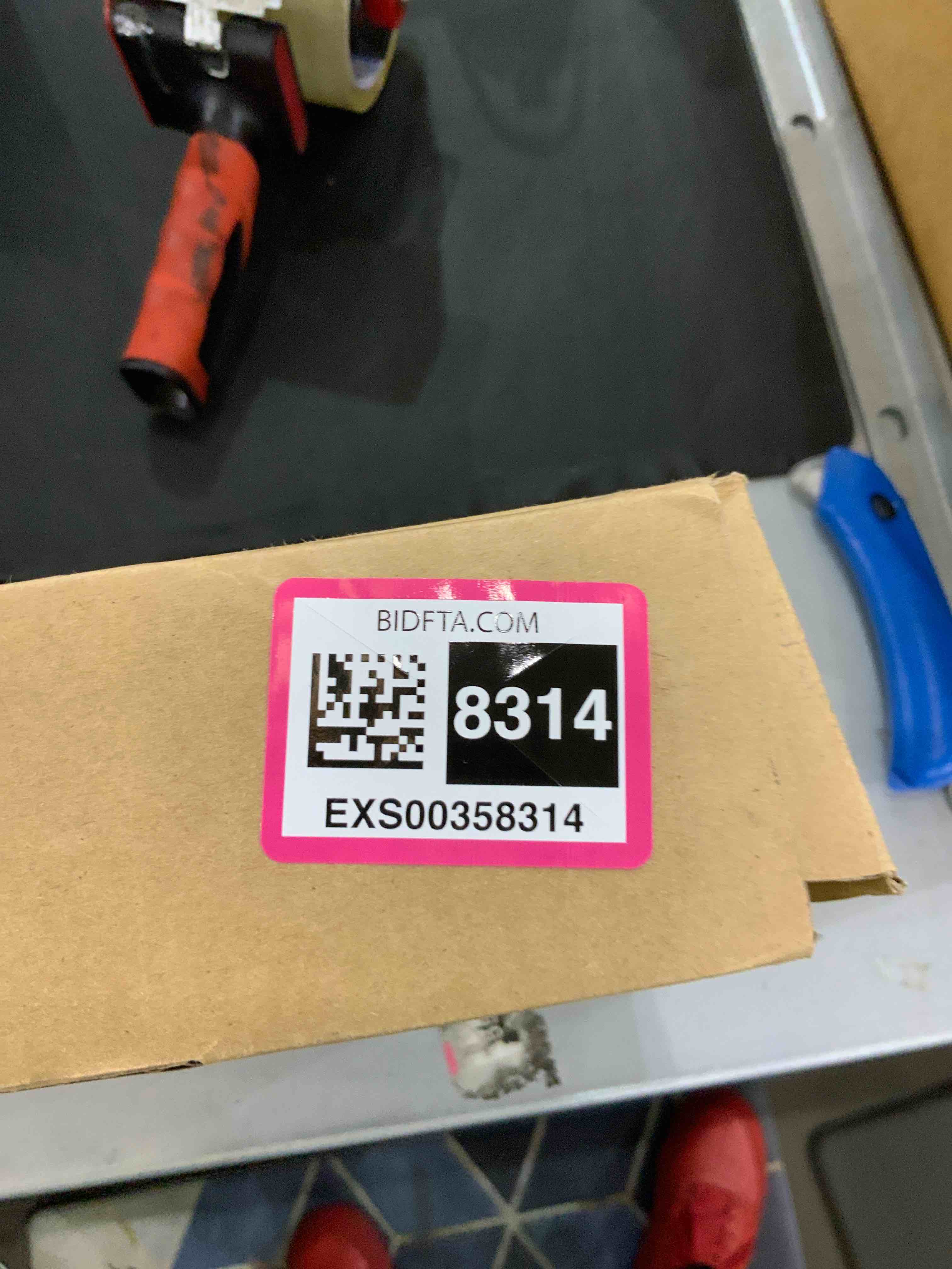 https://s3.amazonaws.com/lotting-images-prod/bidfta/EXS00358314_1689941454453.jpeg