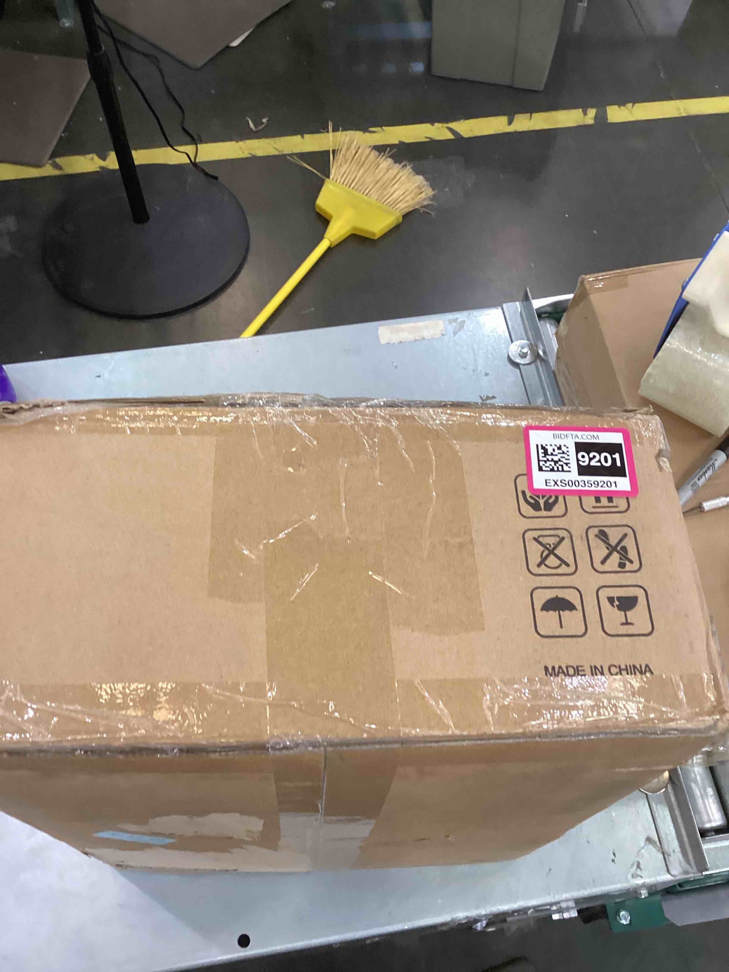 https://s3.amazonaws.com/lotting-images-prod/bidfta/EXS00359201_1689791059549.jpeg