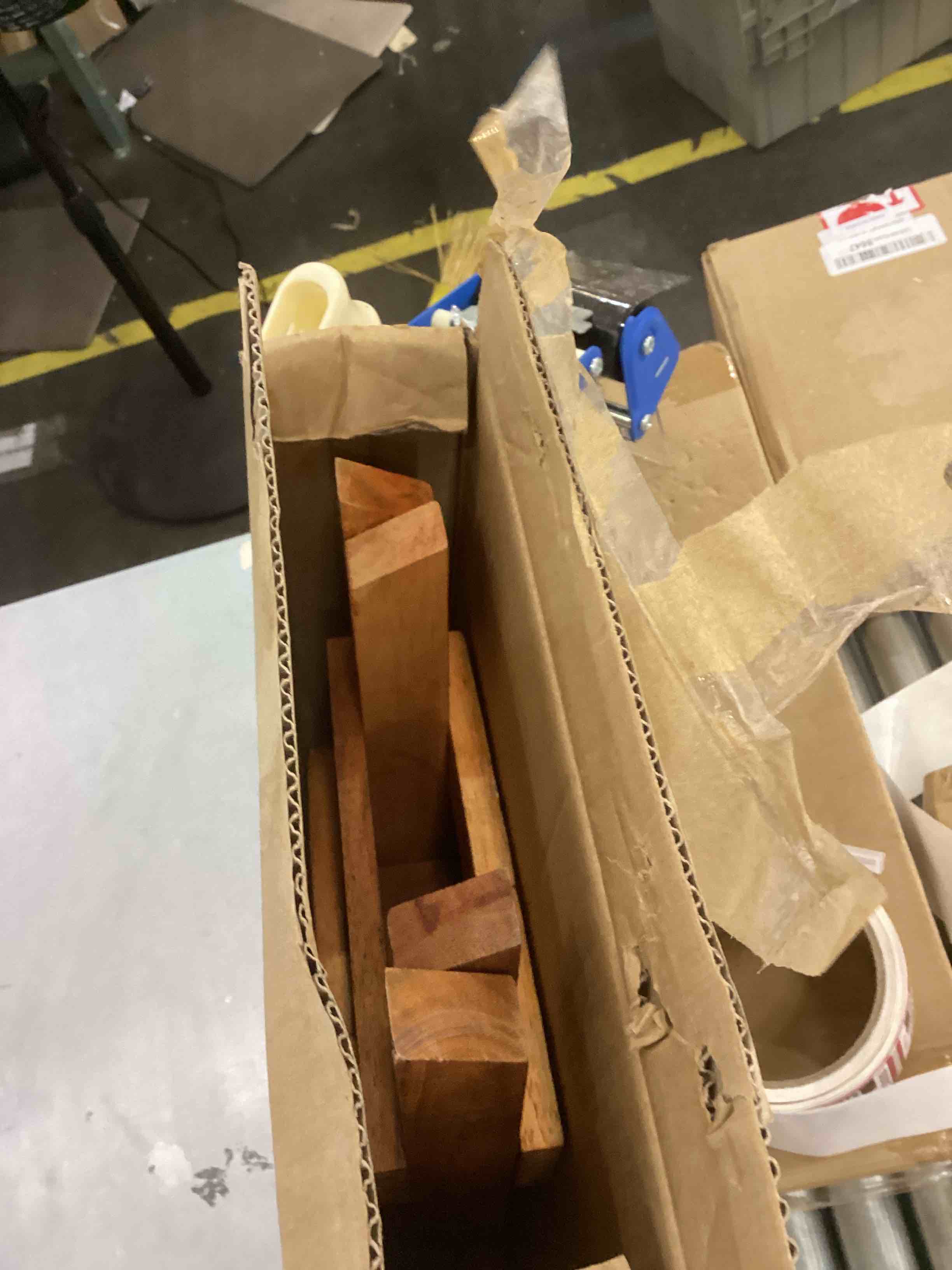 https://s3.amazonaws.com/lotting-images-prod/bidfta/EXS00359219_1689793225878.jpeg