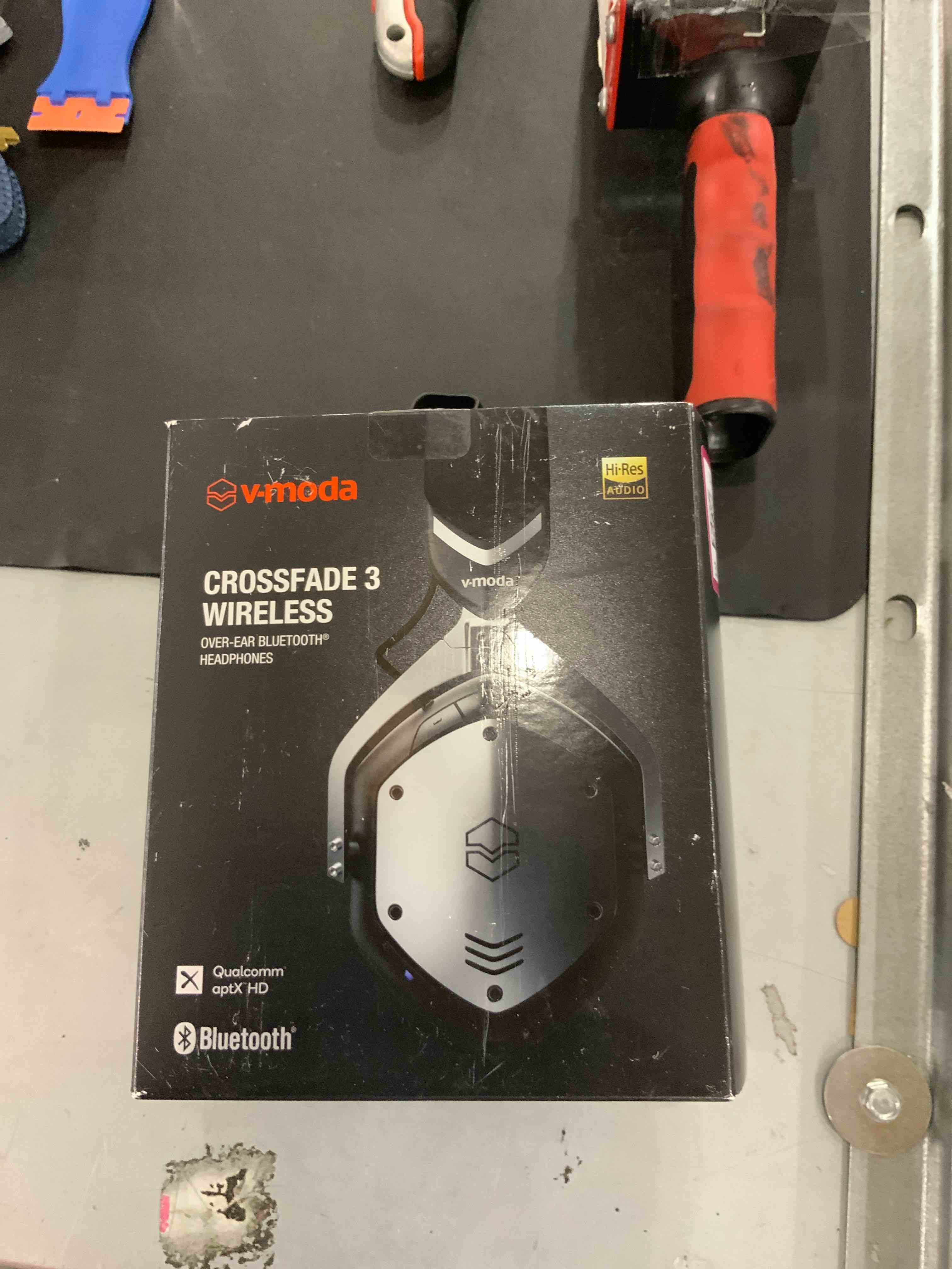 https://s3.amazonaws.com/lotting-images-prod/bidfta/EXS00361009_1691410570095.jpeg