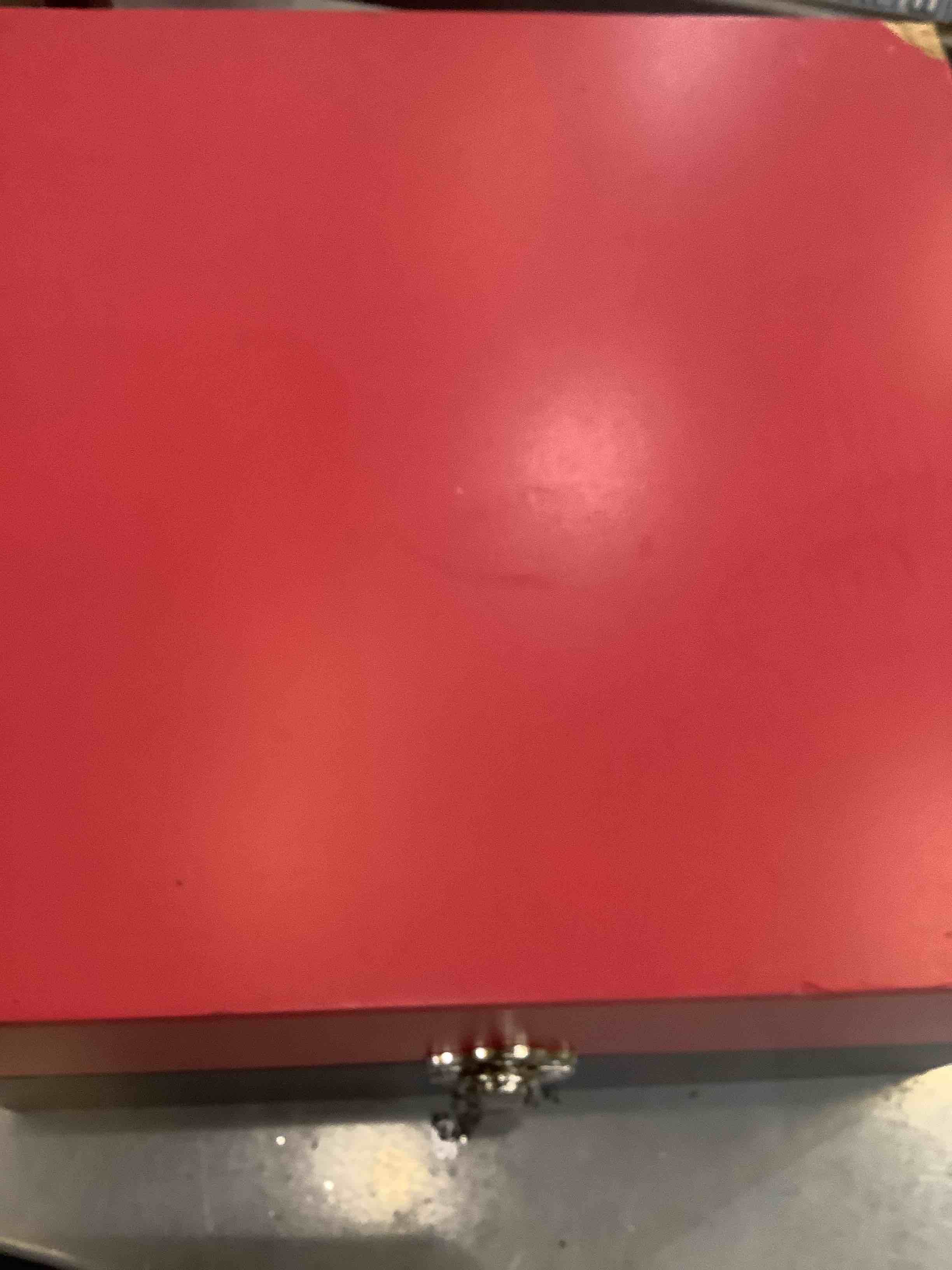 https://s3.amazonaws.com/lotting-images-prod/bidfta/EXS00361867_1690991221014.jpeg