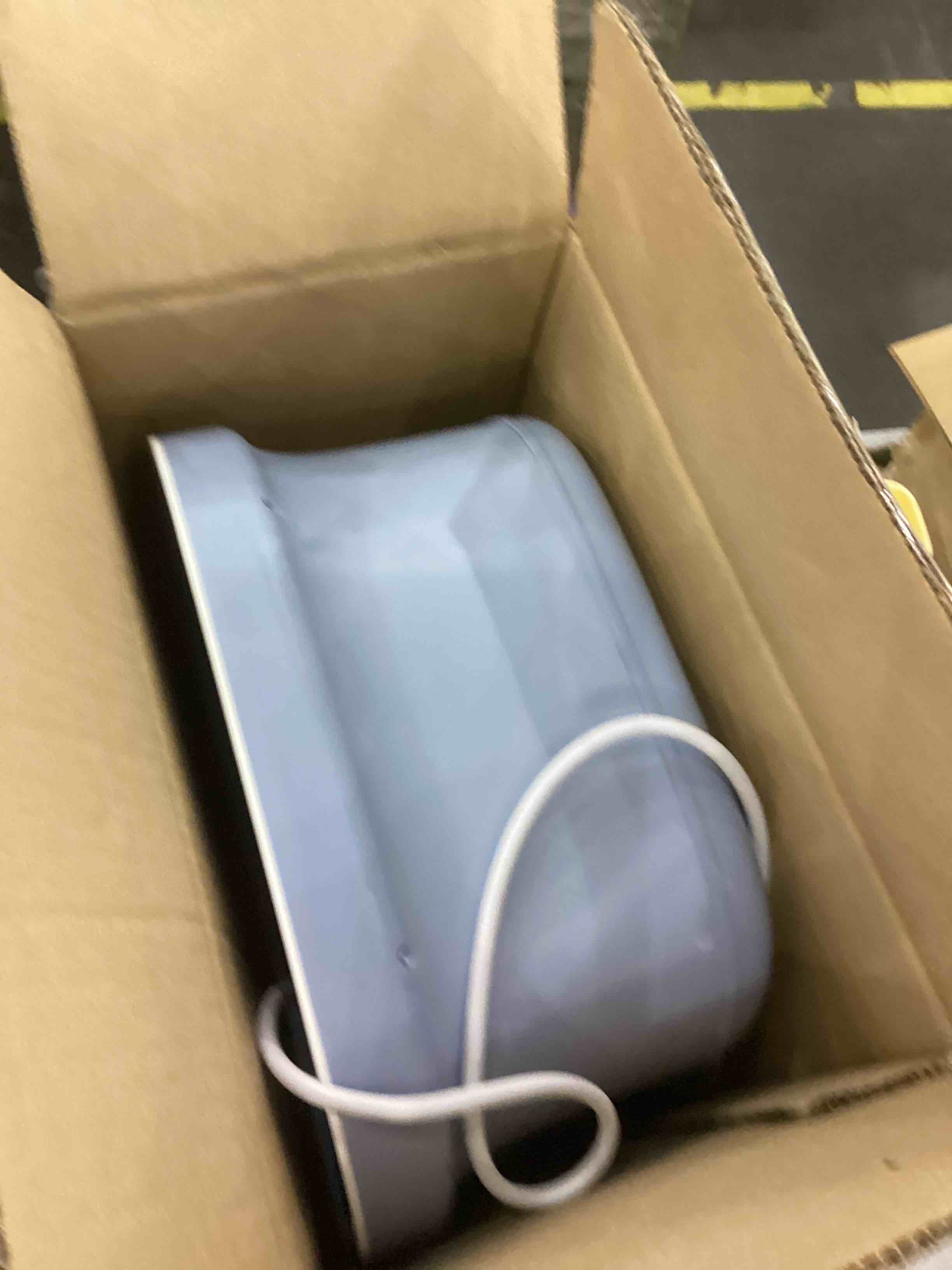 https://s3.amazonaws.com/lotting-images-prod/bidfta/EXS00363750_1694431447758.jpeg