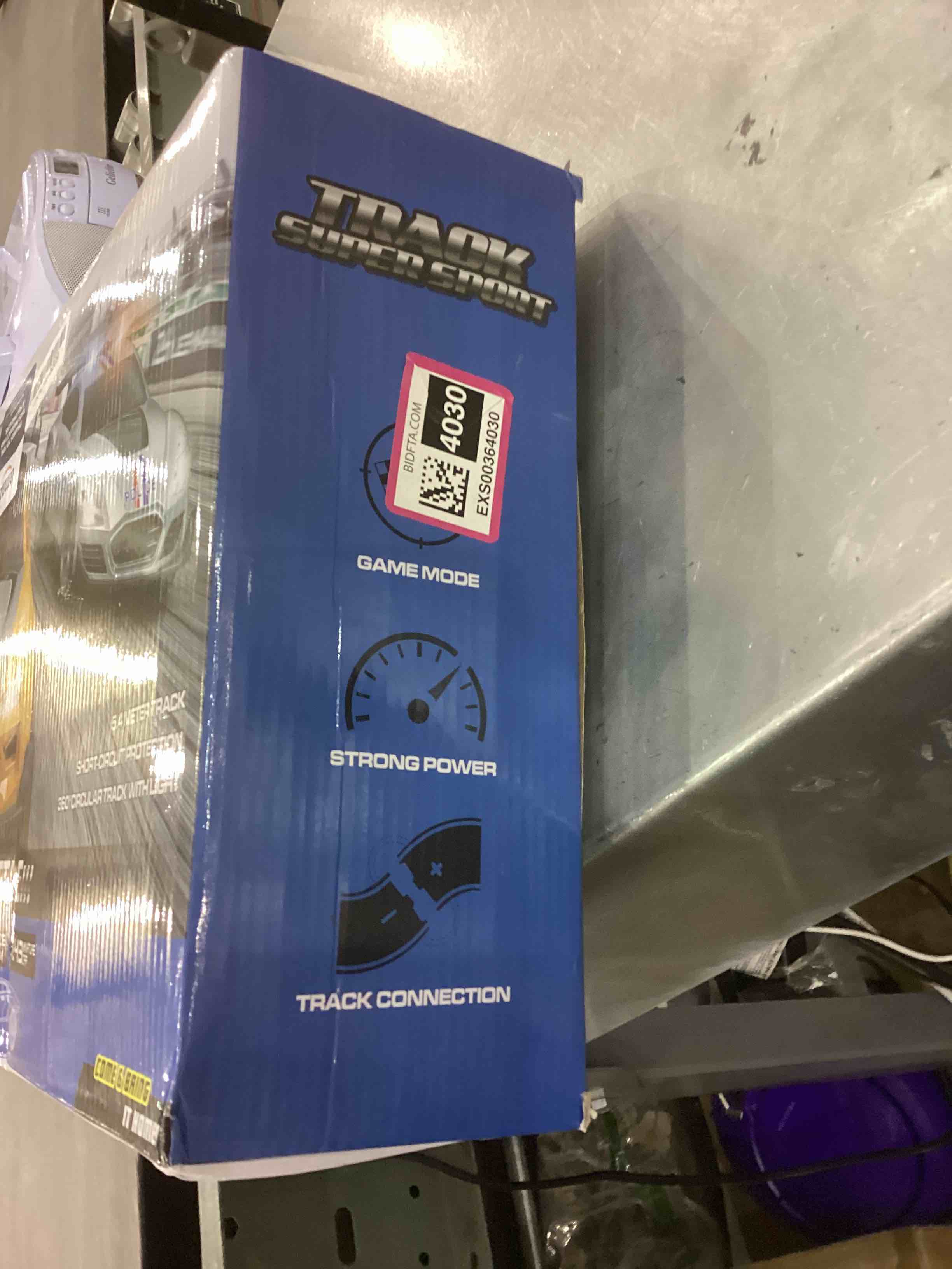 https://s3.amazonaws.com/lotting-images-prod/bidfta/EXS00364030_1694431583608.jpeg