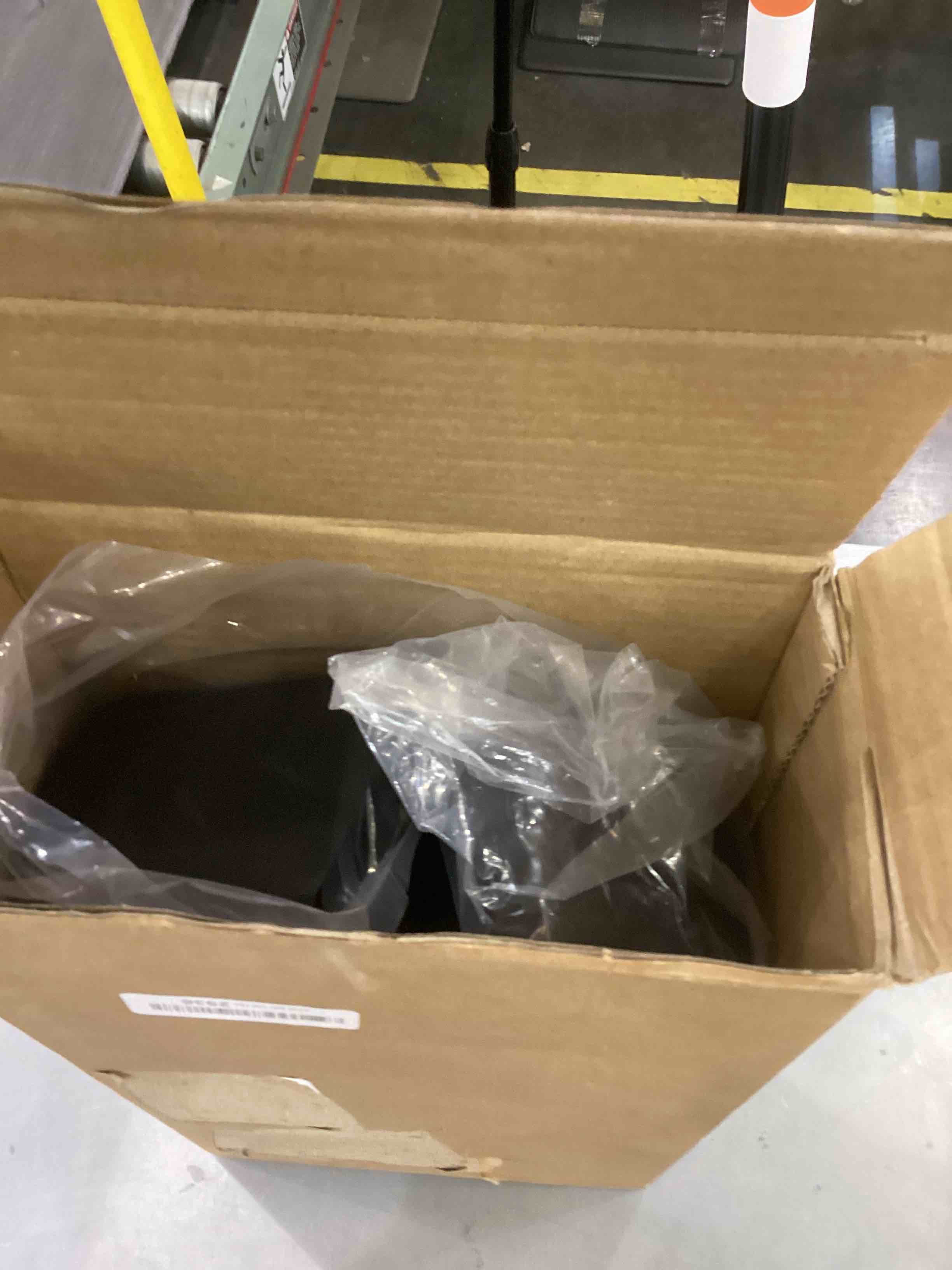 https://s3.amazonaws.com/lotting-images-prod/bidfta/EXS00366053_1690393790743.jpeg