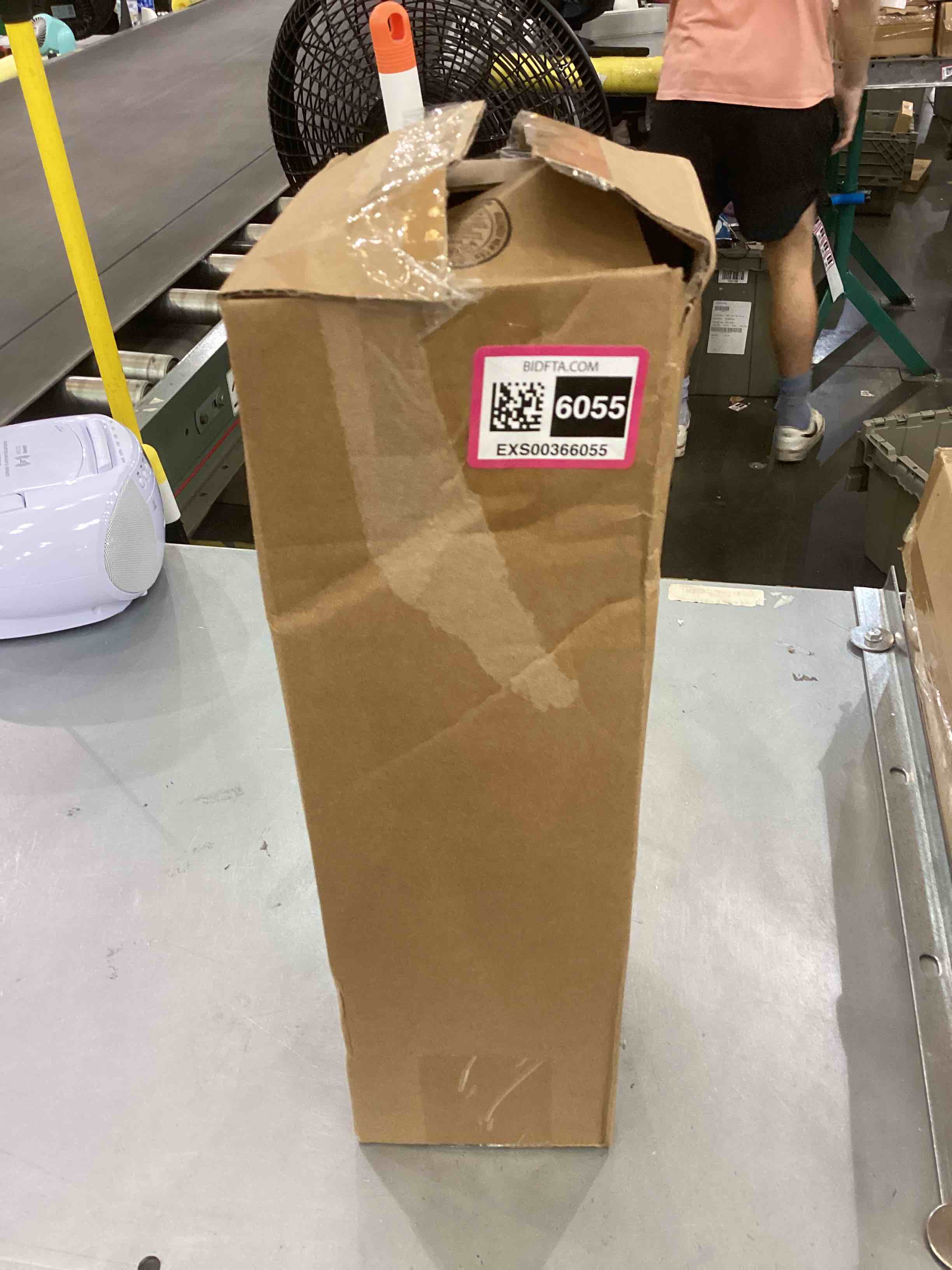 https://s3.amazonaws.com/lotting-images-prod/bidfta/EXS00366055_1690393979569.jpeg