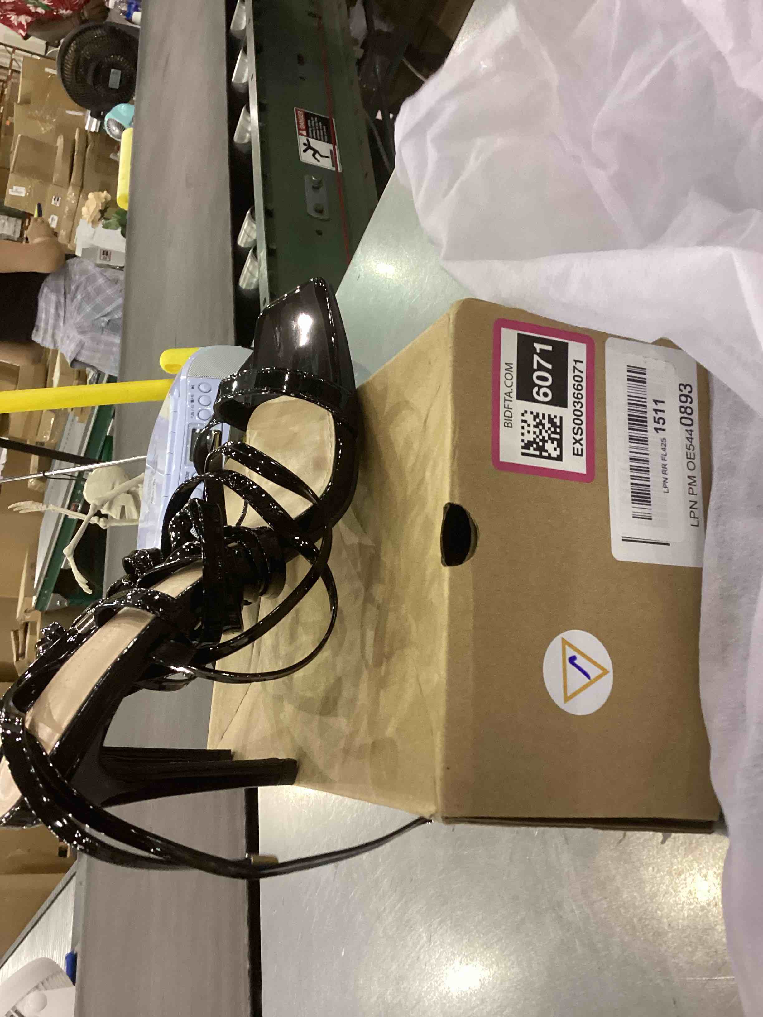 https://s3.amazonaws.com/lotting-images-prod/bidfta/EXS00366071_1690457172068.jpeg
