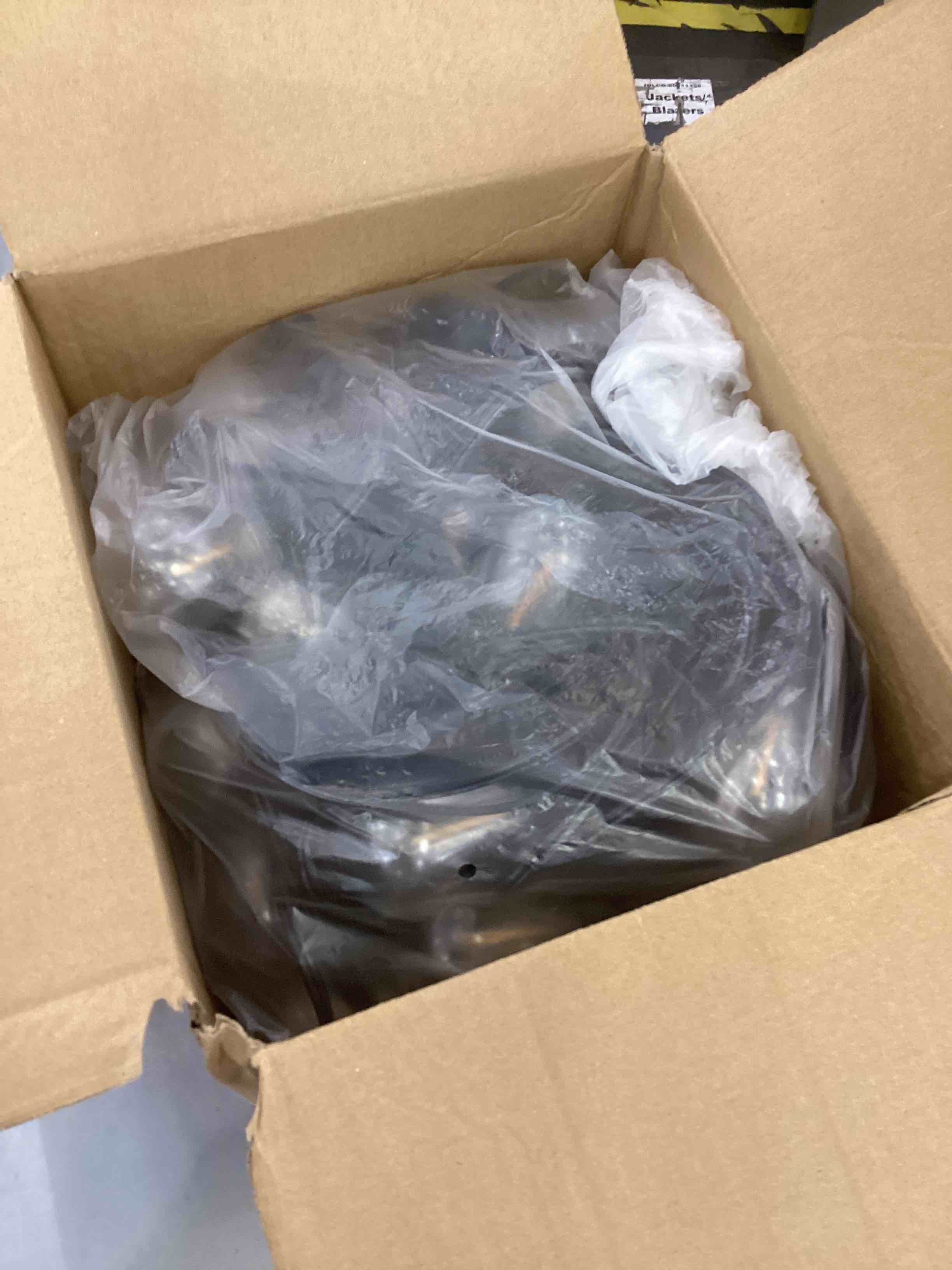 https://s3.amazonaws.com/lotting-images-prod/bidfta/EXS00366187_1690476900870.jpeg