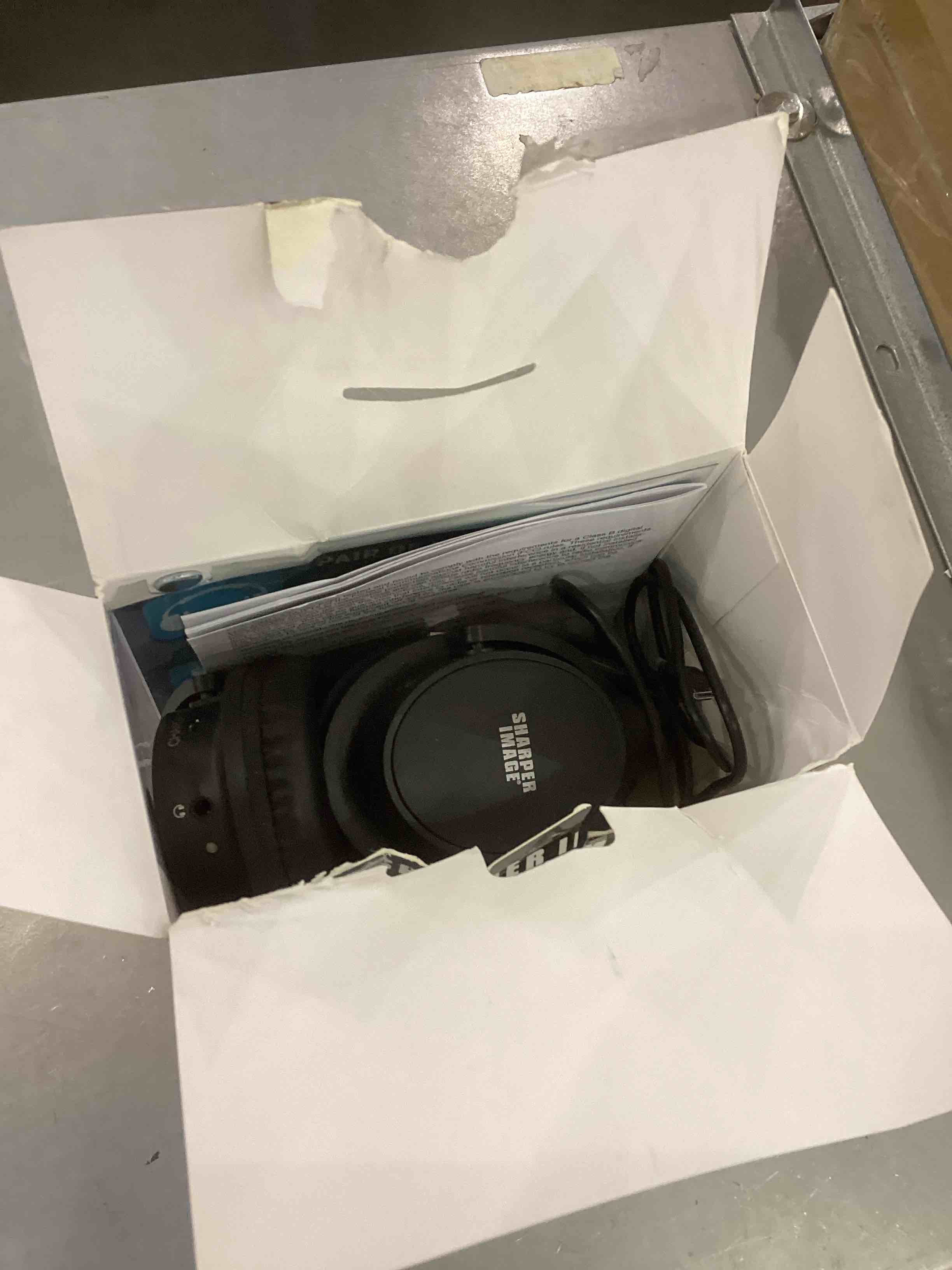 https://s3.amazonaws.com/lotting-images-prod/bidfta/EXS00367828_1691599636917.jpeg