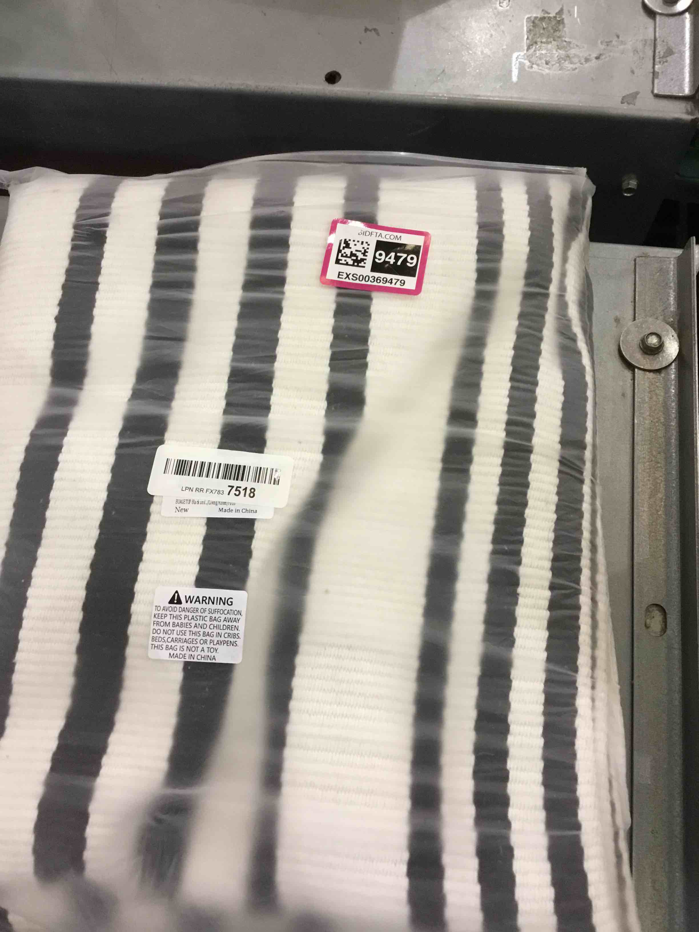 BUAGETUP Black and White Striped Outdoor Patio Rug 4' x 6',Hand Woven Cotton Patio Rug Front Porch Rug Indoor Outdoor Area Rug for Bedroom/Living/Room/Patio