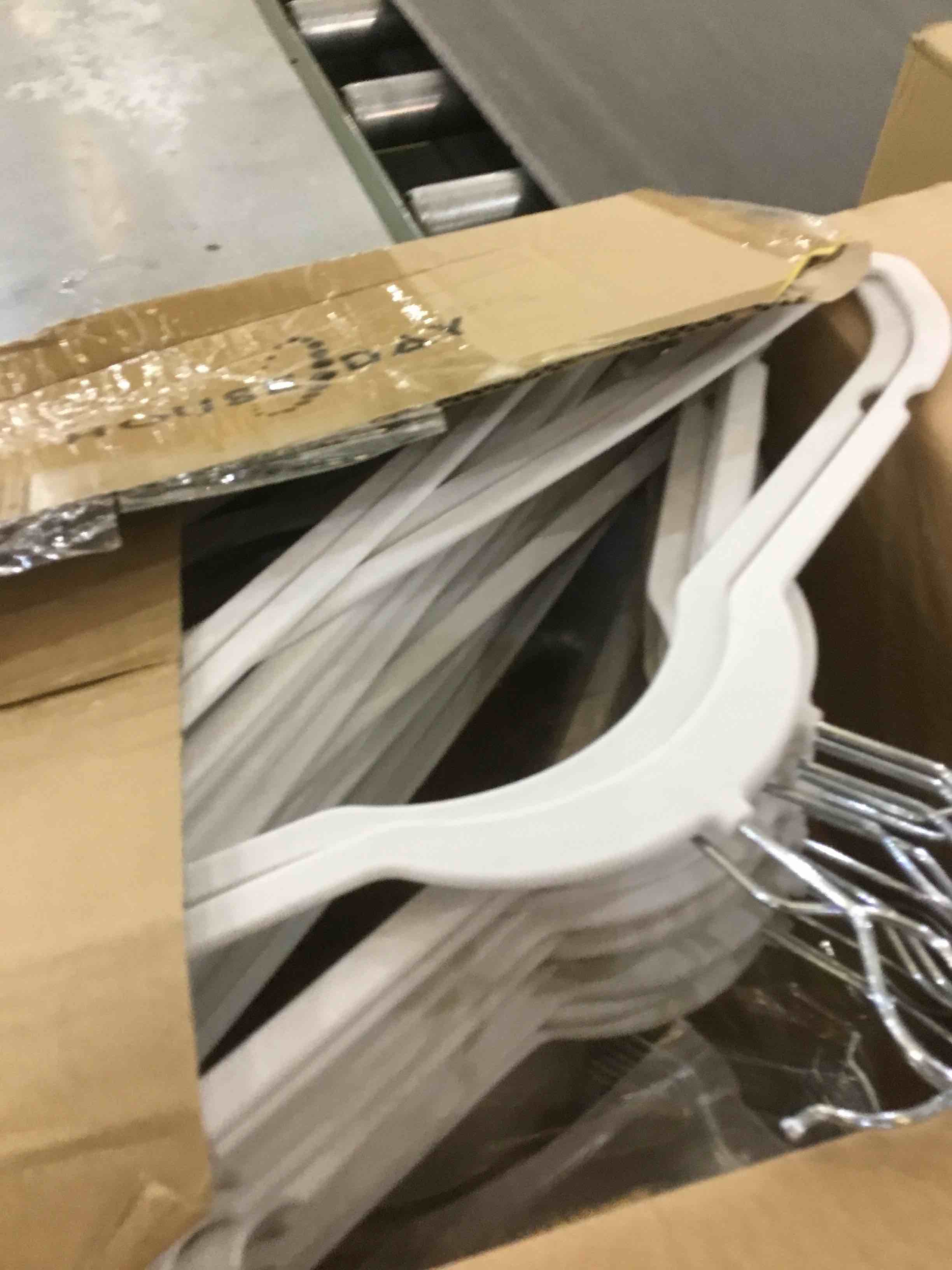 https://s3.amazonaws.com/lotting-images-prod/bidfta/EXS00370121_1690996538393.jpeg