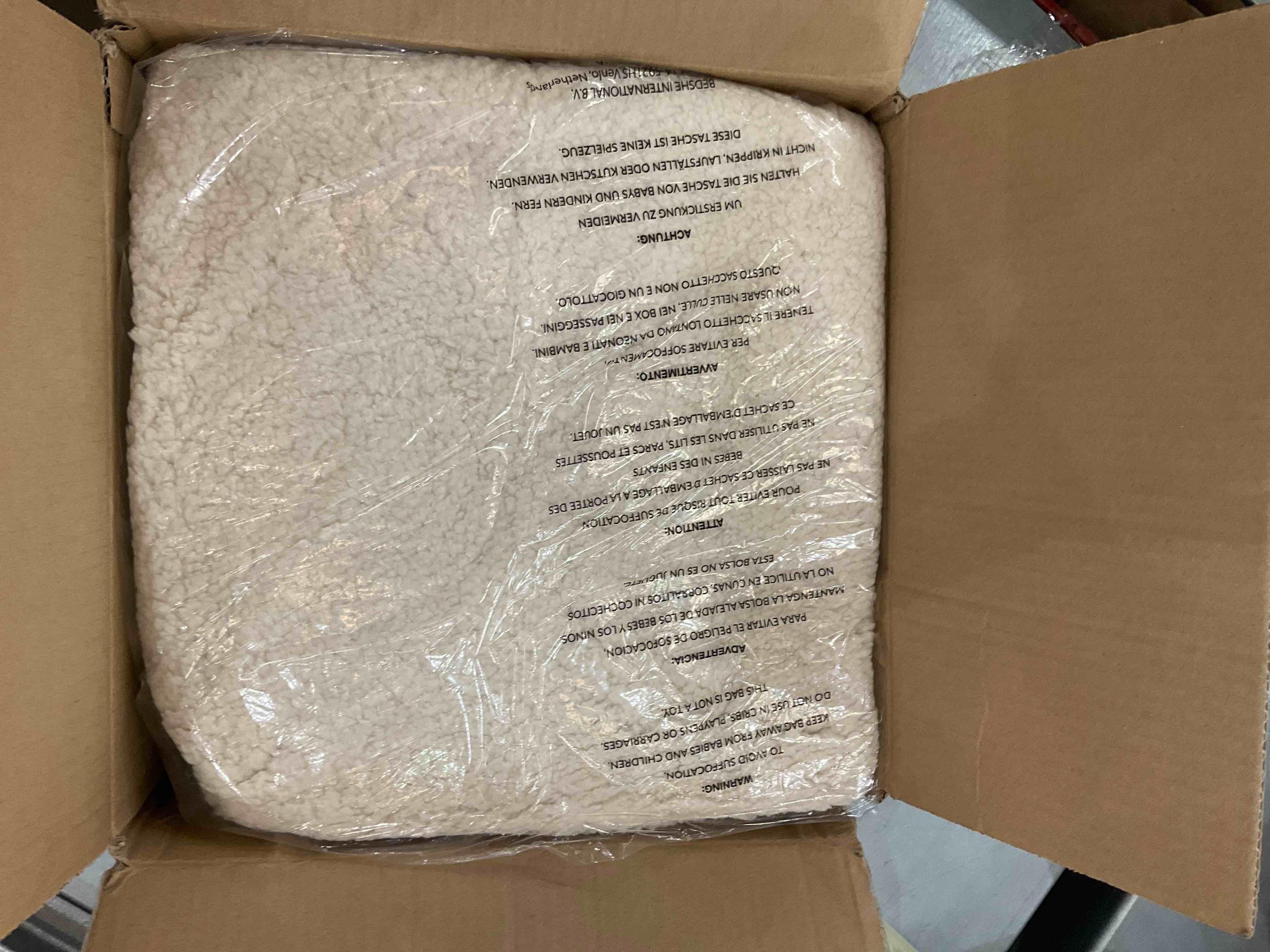 https://s3.amazonaws.com/lotting-images-prod/bidfta/EXS00371184_1690994275057.jpeg