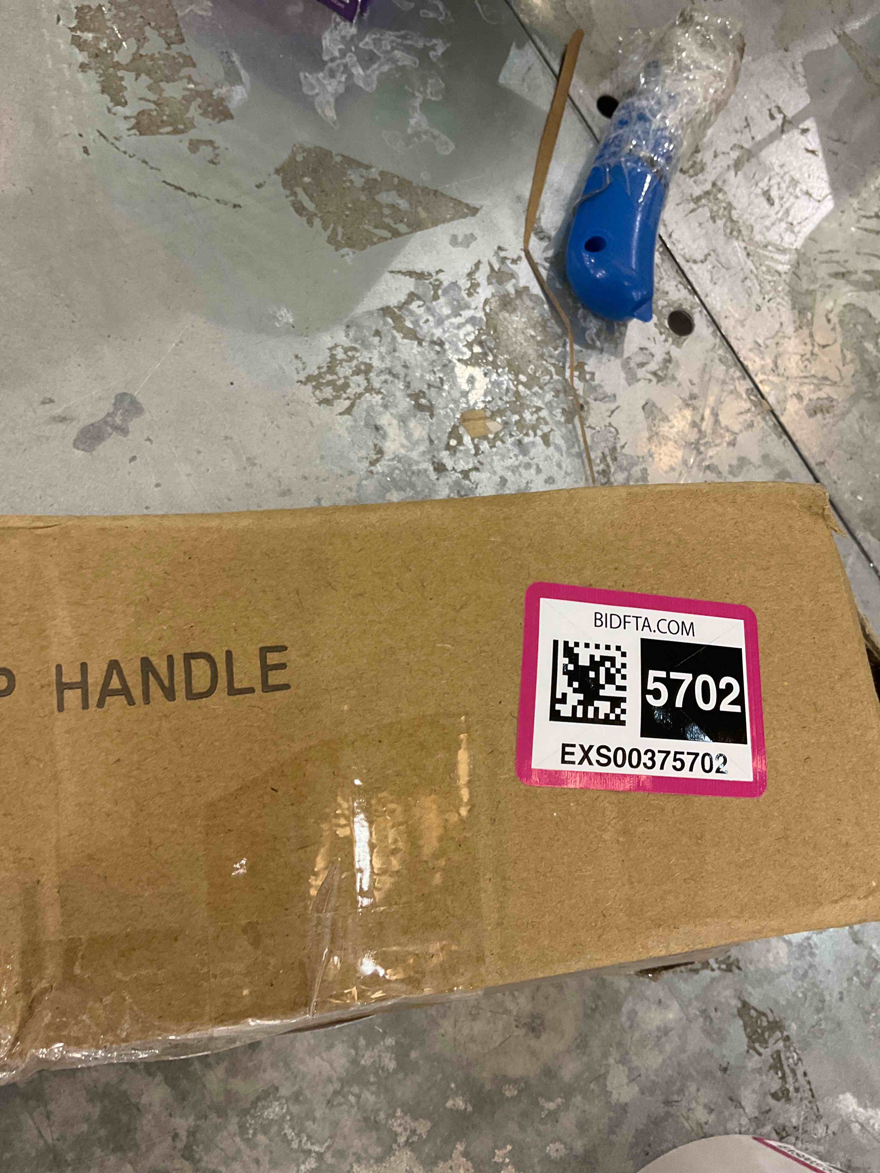 https://s3.amazonaws.com/lotting-images-prod/bidfta/EXS00375702_1690995135829.jpeg