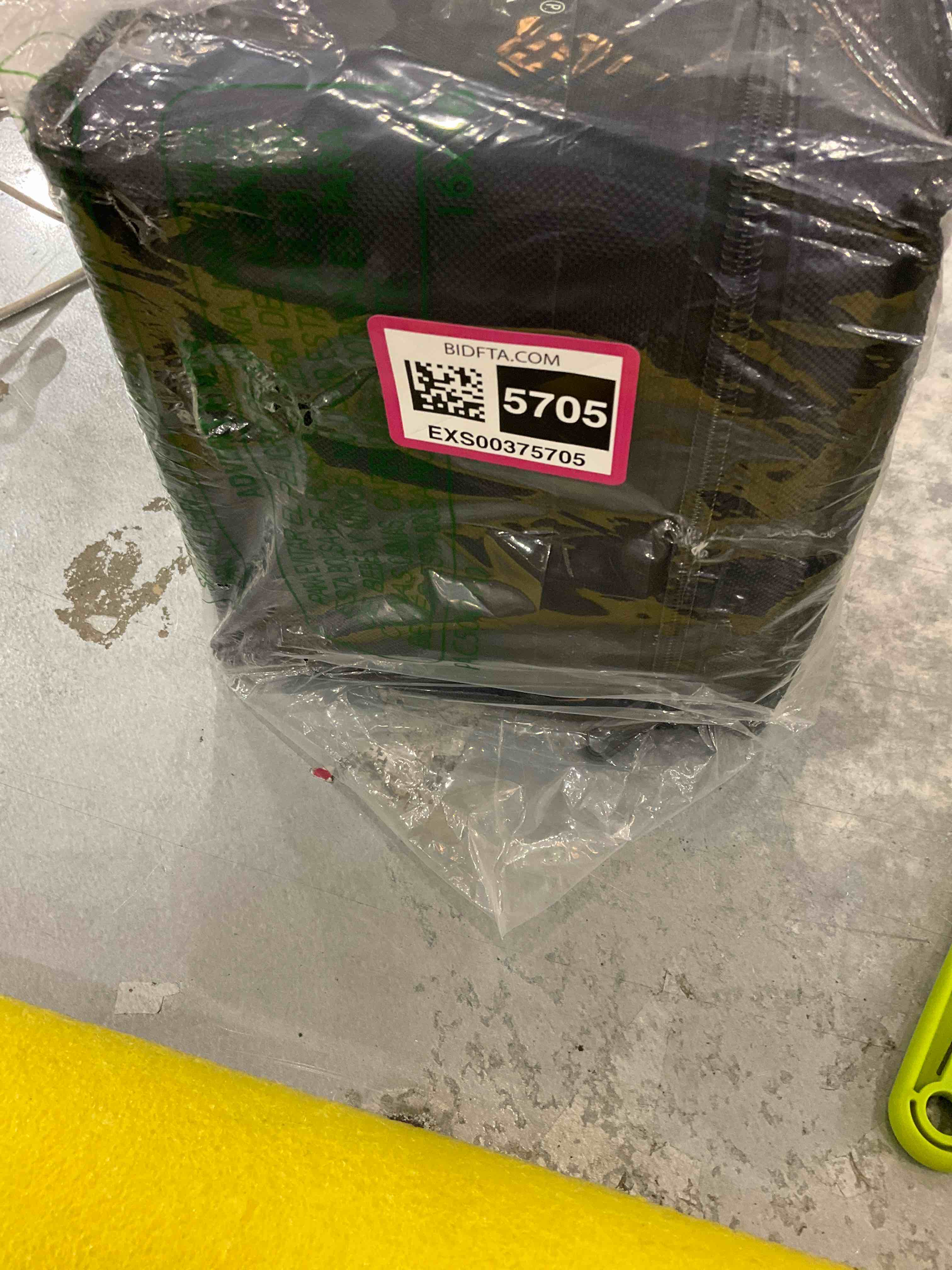 https://s3.amazonaws.com/lotting-images-prod/bidfta/EXS00375705_1690995567388.jpeg