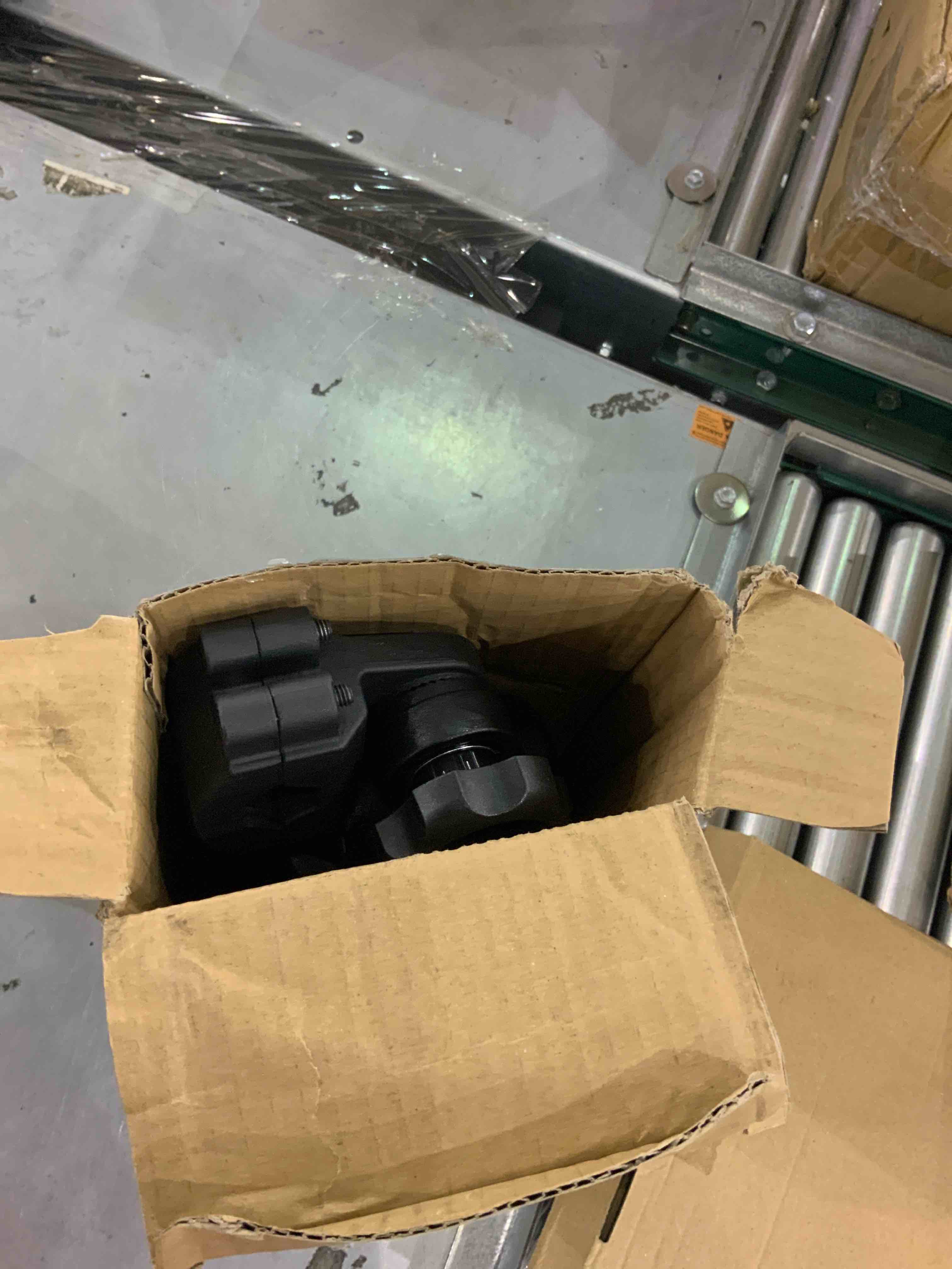 https://s3.amazonaws.com/lotting-images-prod/bidfta/EXS00376811_1691156696411.jpeg