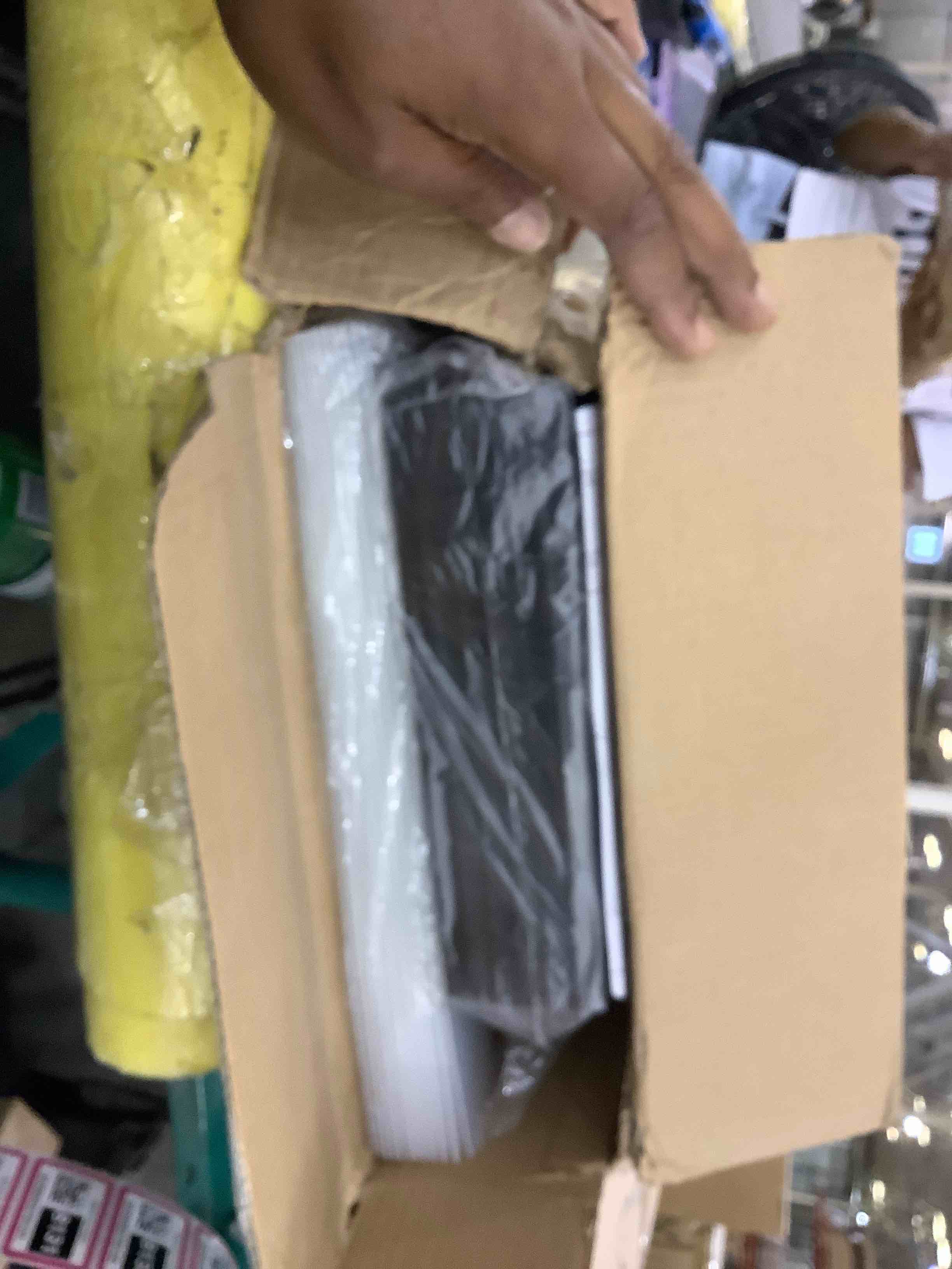 https://s3.amazonaws.com/lotting-images-prod/bidfta/EXS00378128_1690903198421.jpeg