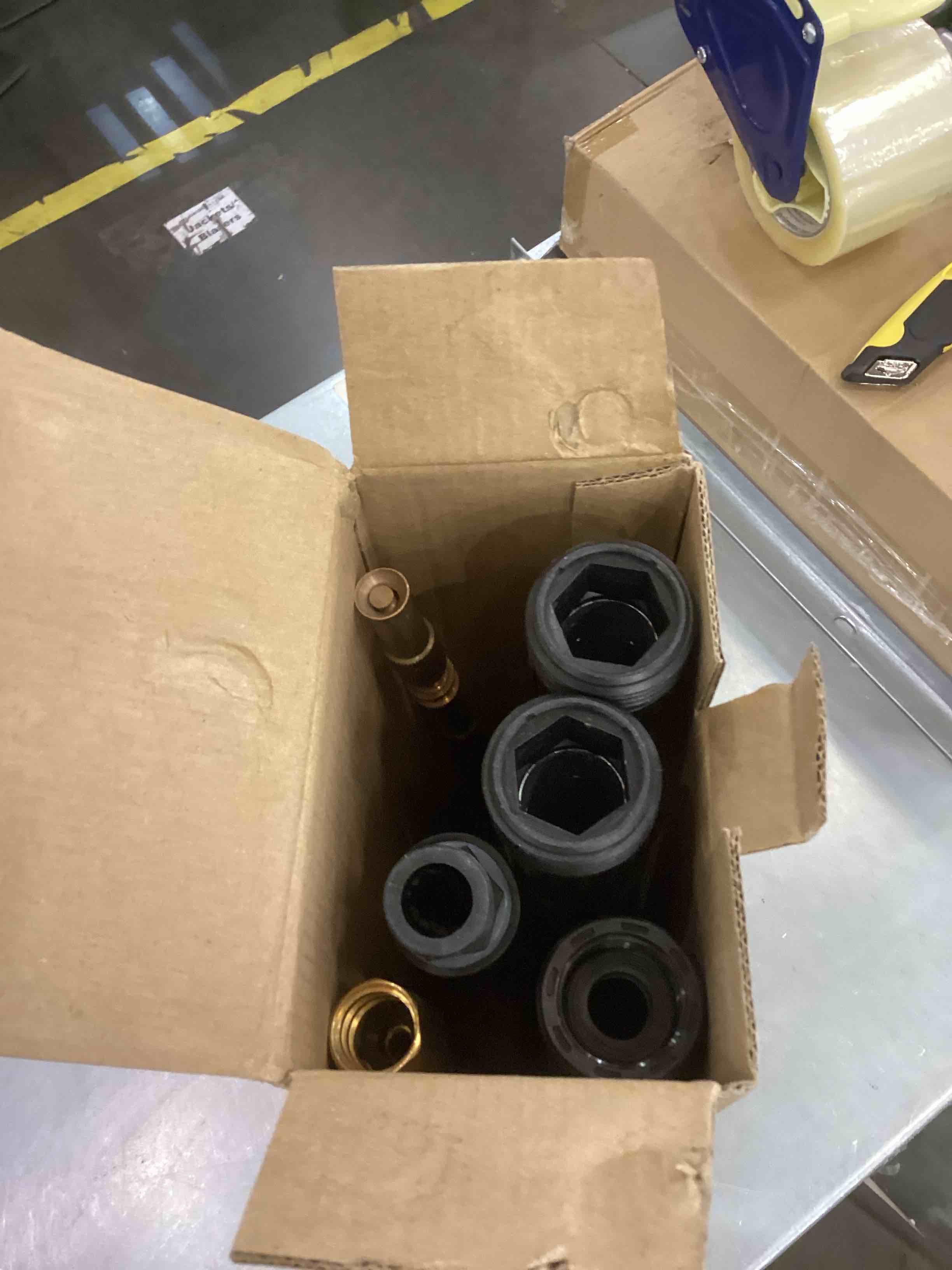 https://s3.amazonaws.com/lotting-images-prod/bidfta/EXS00379316_1690991538863.jpeg