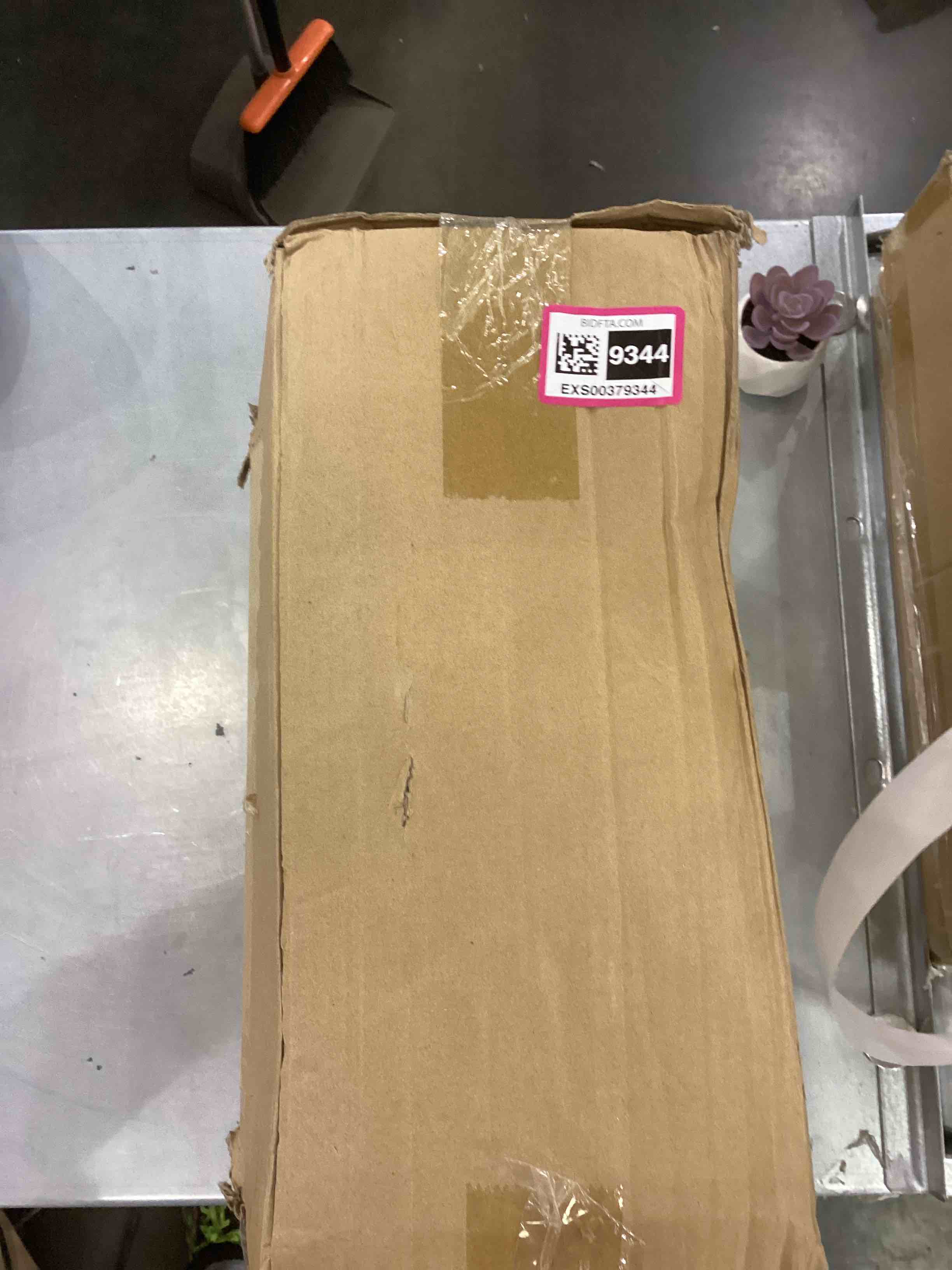 https://s3.amazonaws.com/lotting-images-prod/bidfta/EXS00379344_1690995552669.jpeg