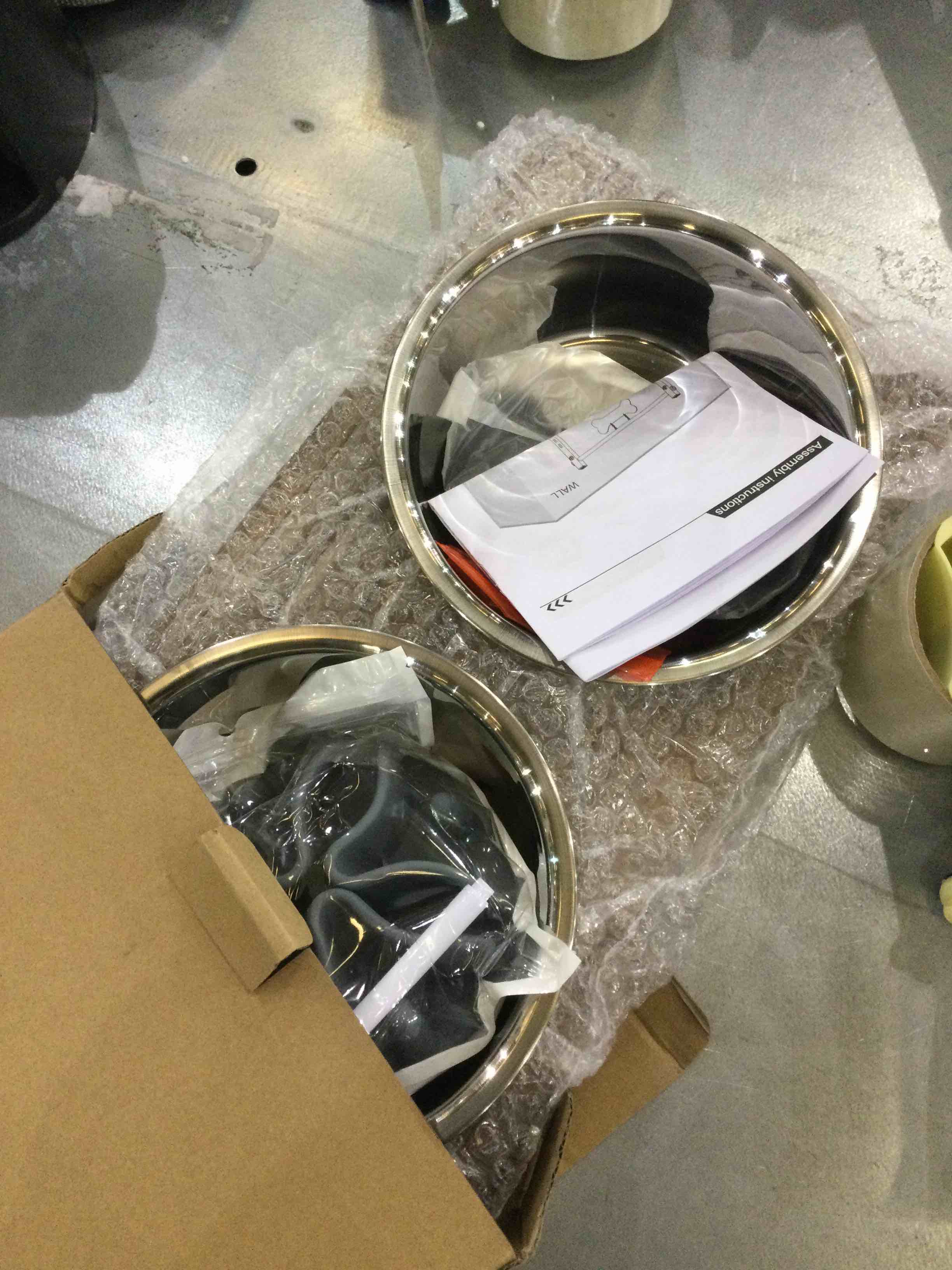 https://s3.amazonaws.com/lotting-images-prod/bidfta/EXS00386270_1703088584217.jpeg