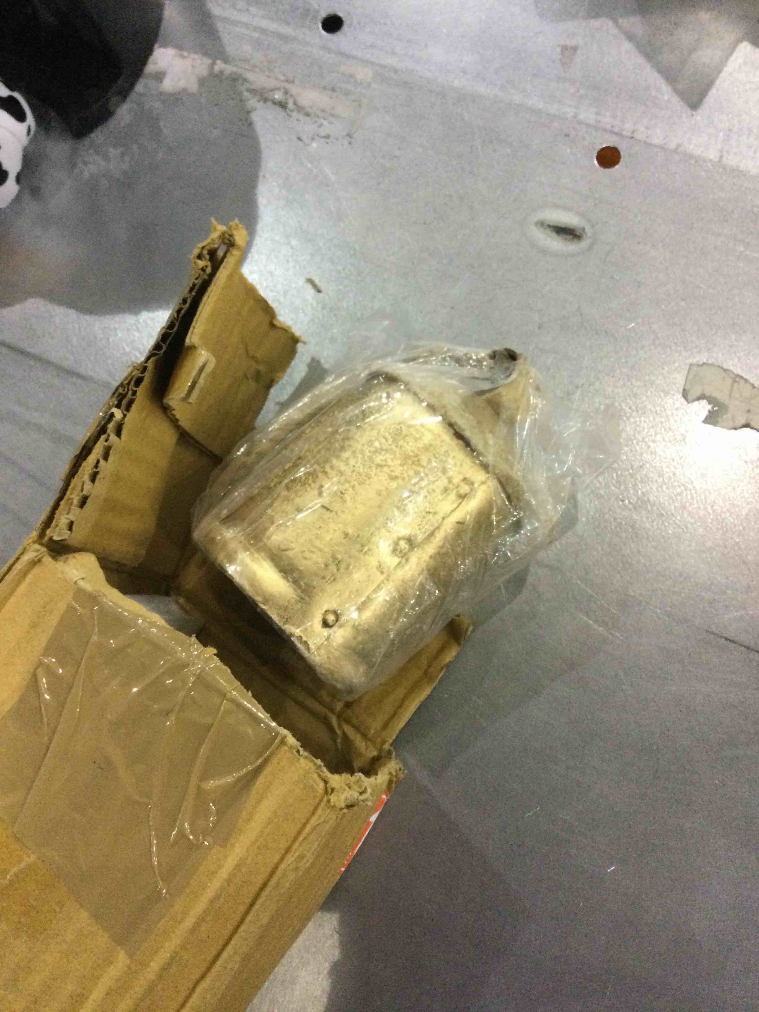 https://s3.amazonaws.com/lotting-images-prod/bidfta/EXS00386369_1703162888609.jpeg
