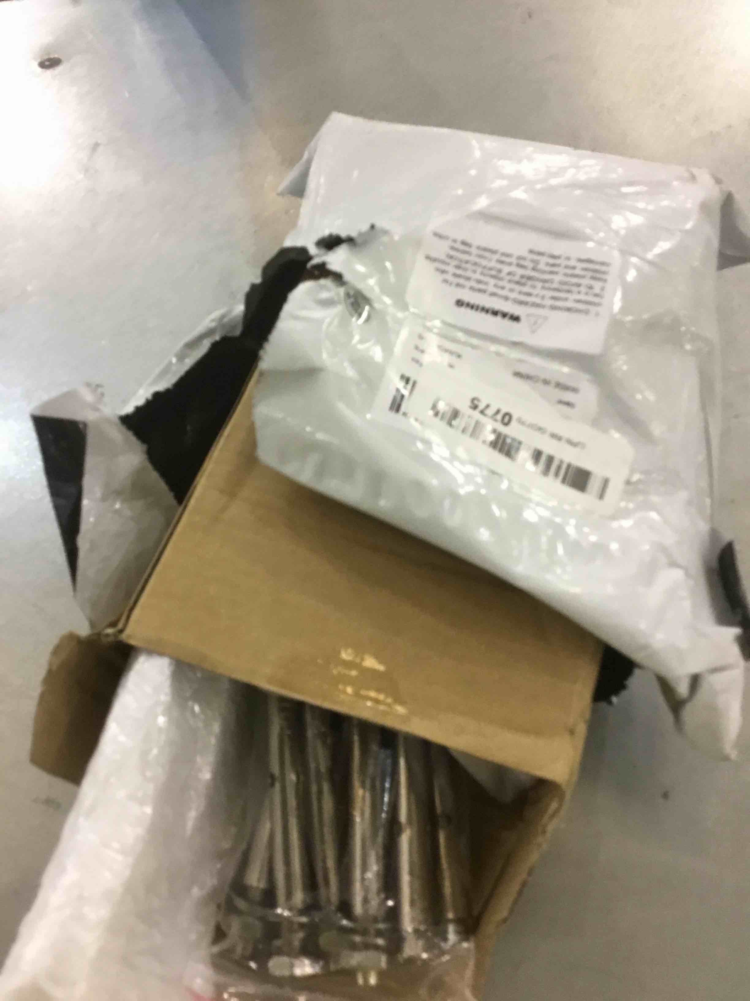 https://s3.amazonaws.com/lotting-images-prod/bidfta/EXS00390050_1691590612592.jpeg