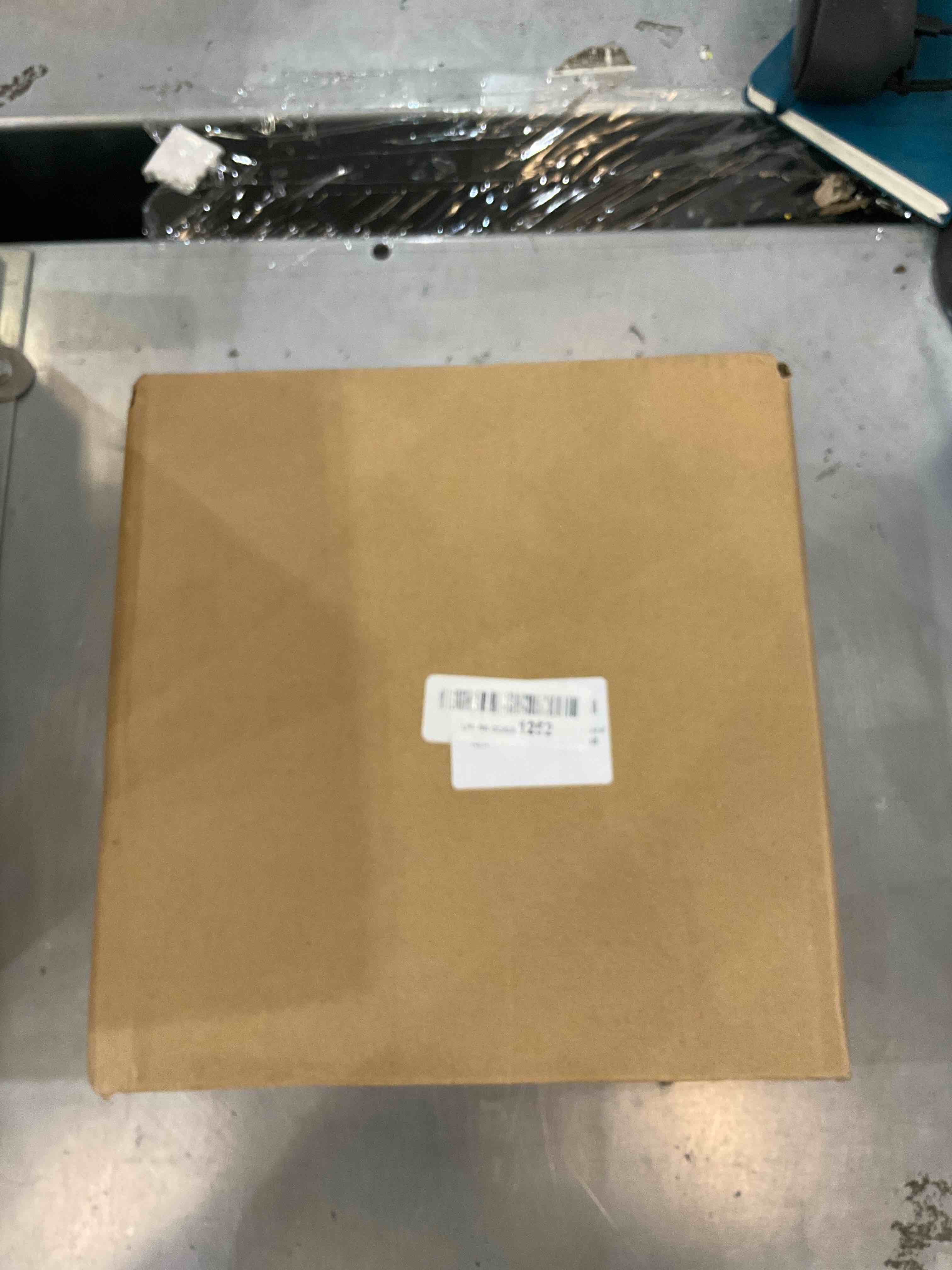 https://s3.amazonaws.com/lotting-images-prod/bidfta/EXS00390876_1691593166582.jpeg