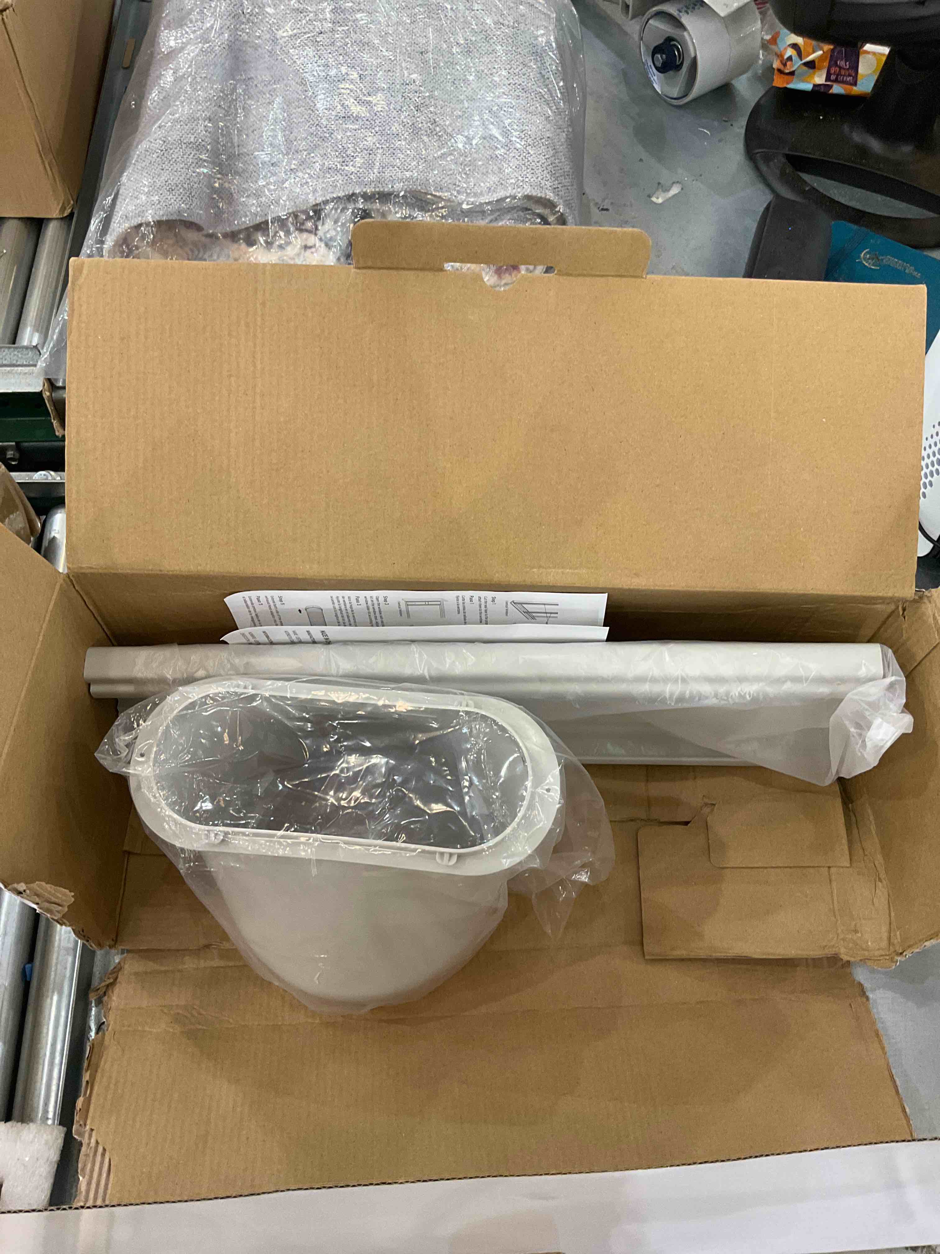 https://s3.amazonaws.com/lotting-images-prod/bidfta/EXS00390903_1691596417520.jpeg