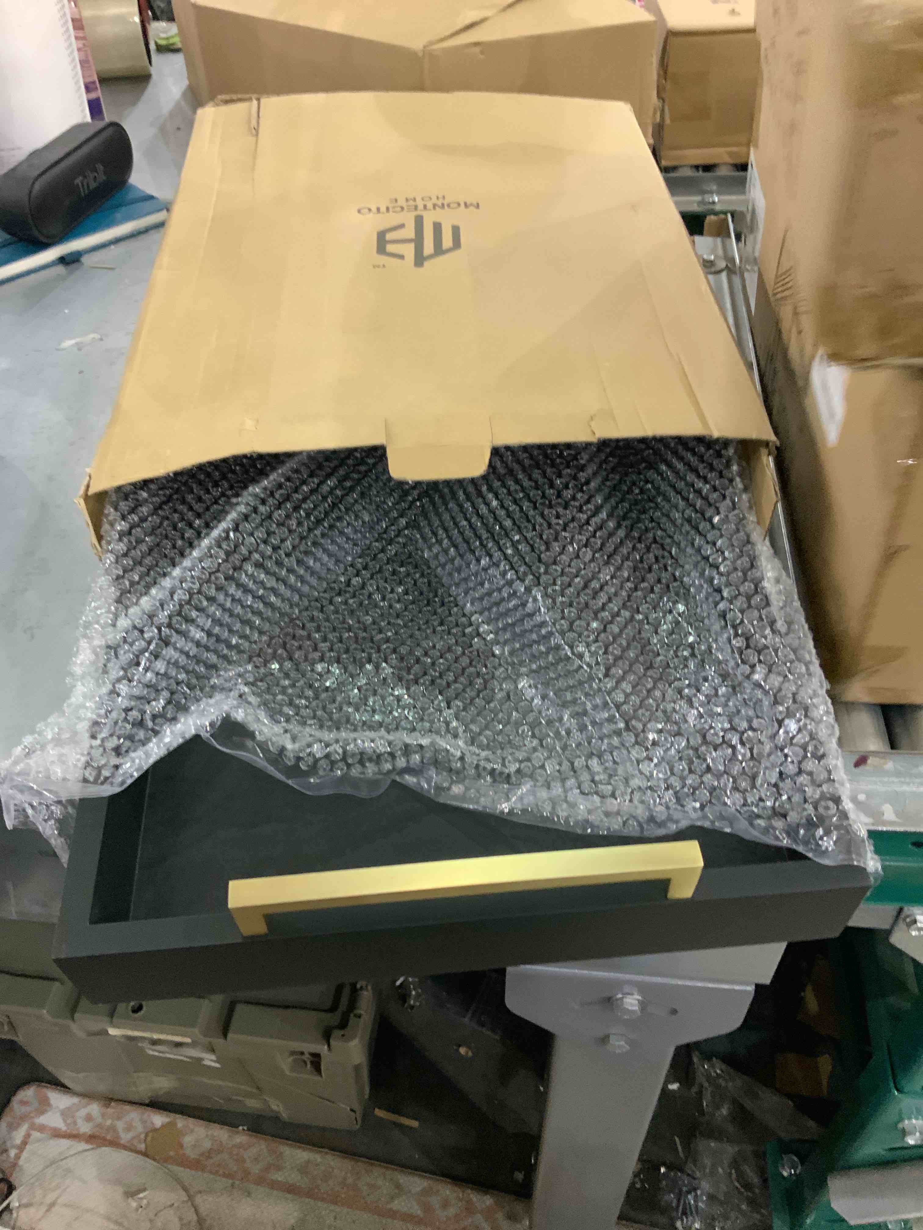 https://s3.amazonaws.com/lotting-images-prod/bidfta/EXS00391307_1691667250568.jpeg