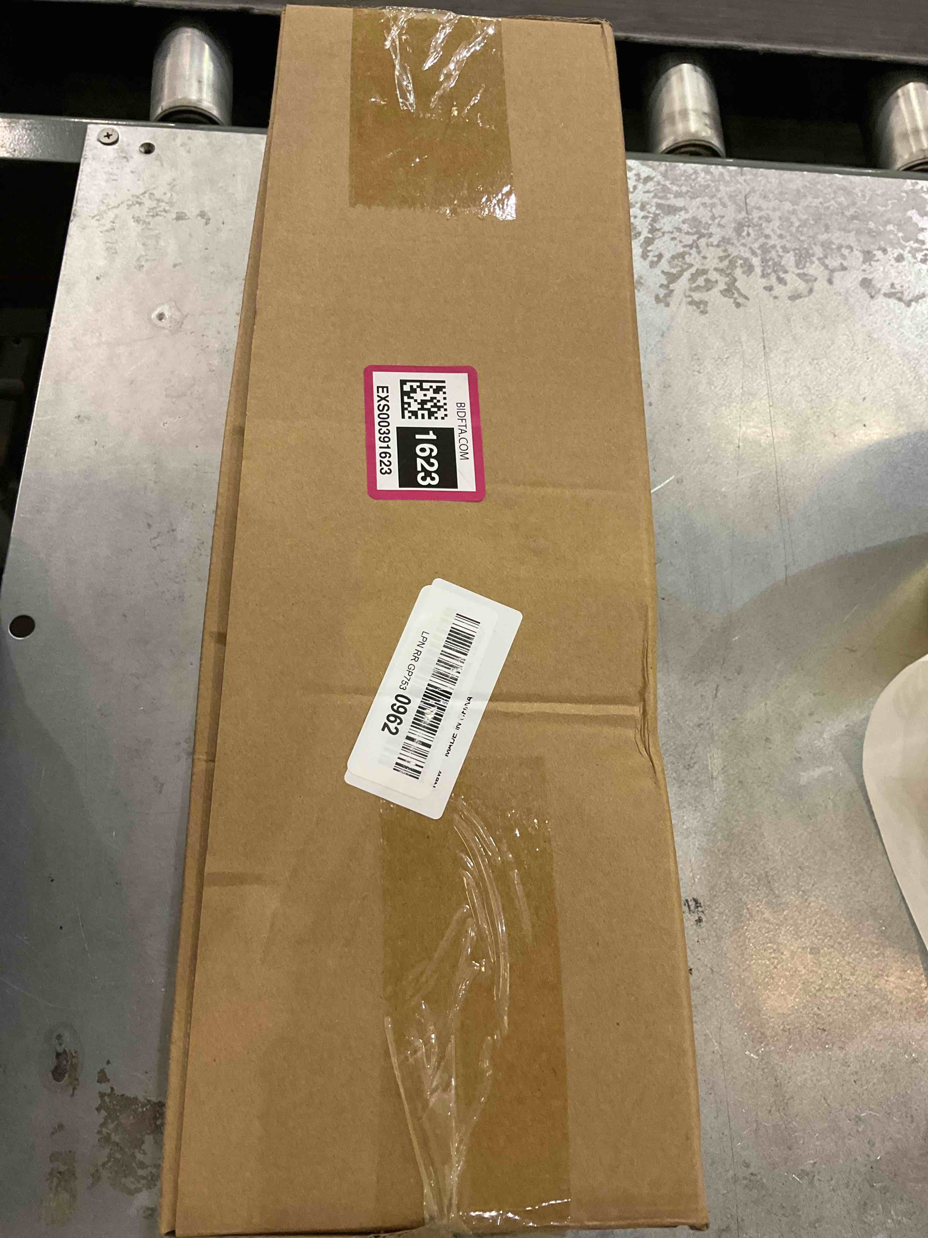 https://s3.amazonaws.com/lotting-images-prod/bidfta/EXS00391623_1691590672813.jpeg