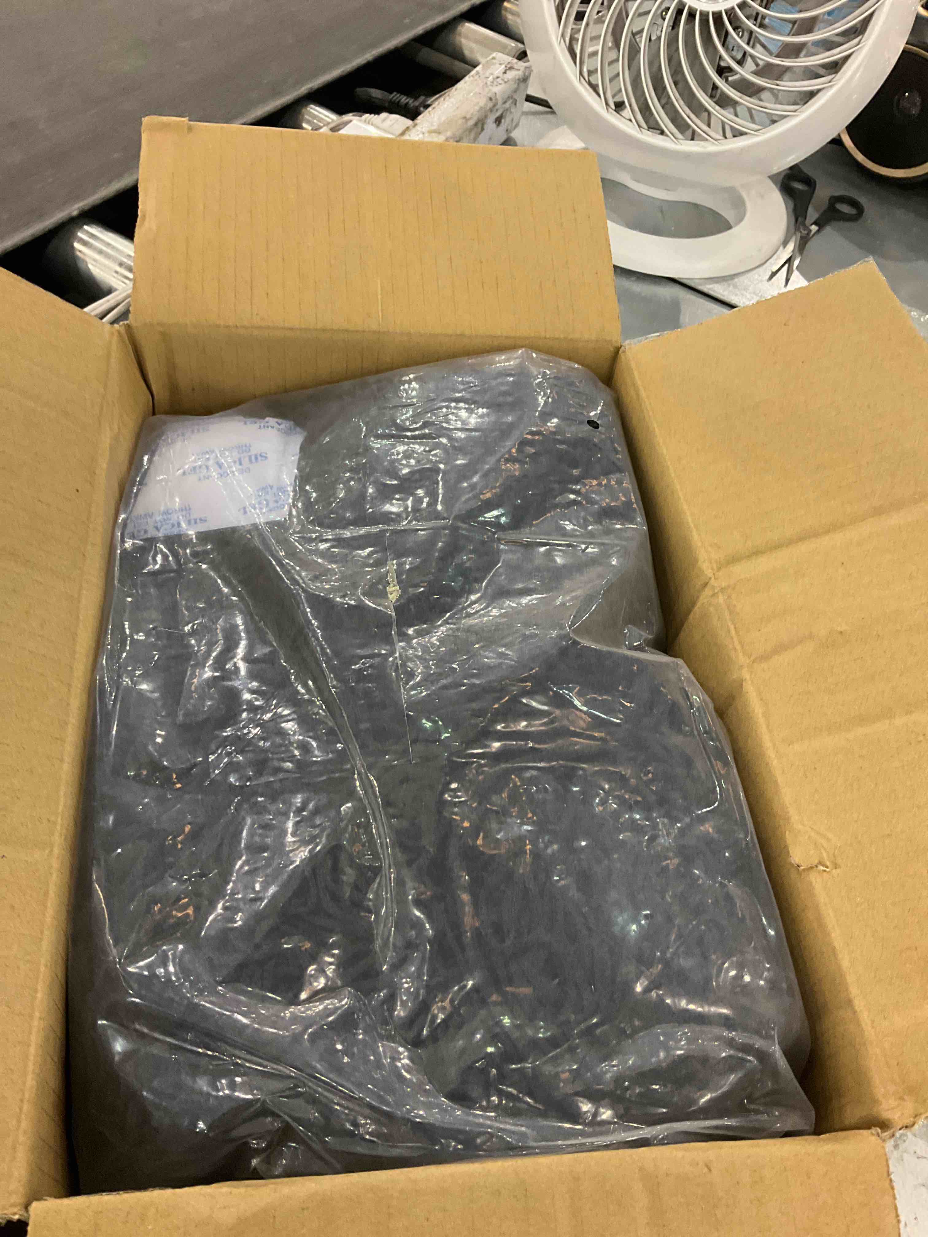 https://s3.amazonaws.com/lotting-images-prod/bidfta/EXS00391665_1691590310860.jpeg