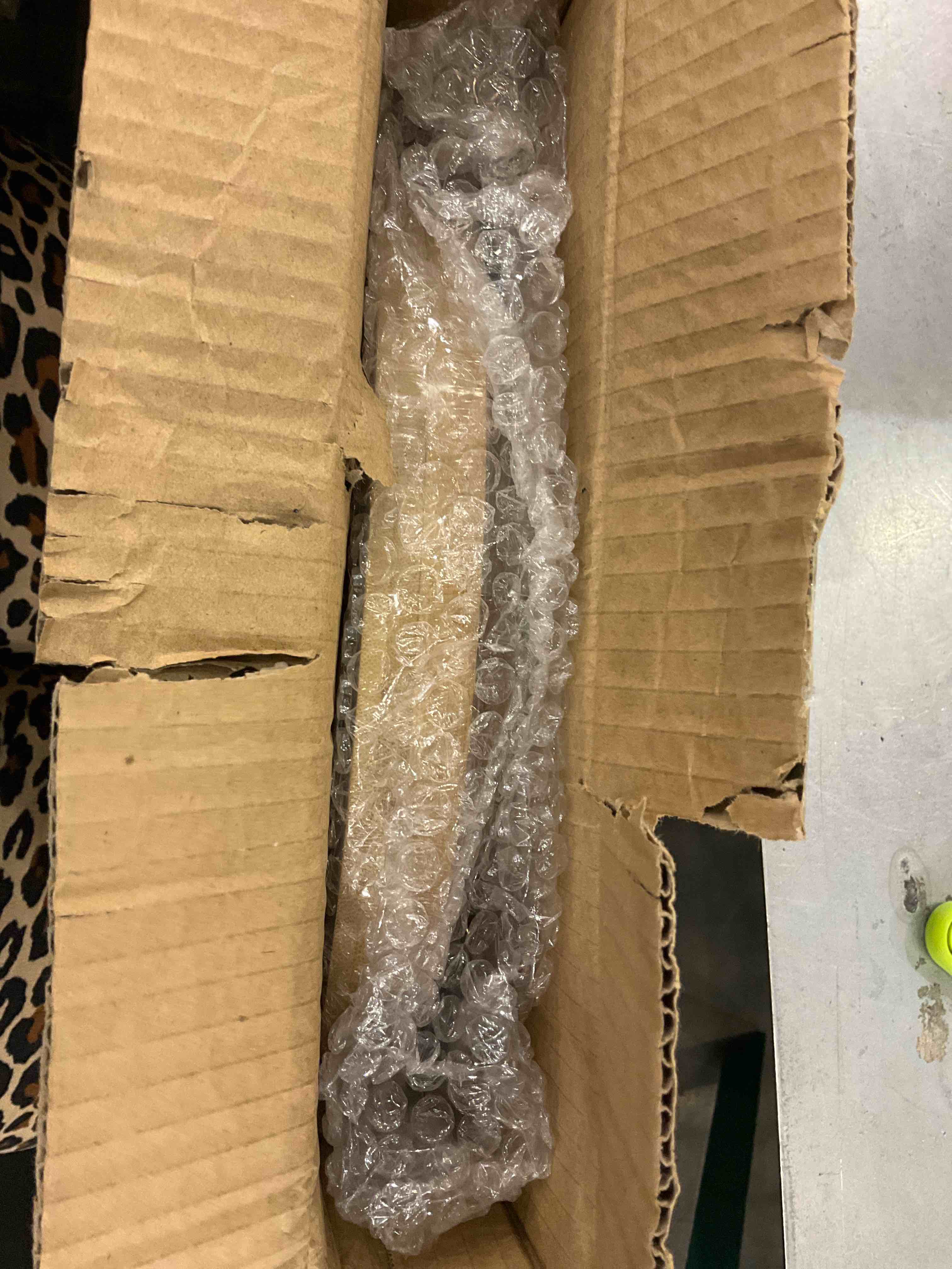 https://s3.amazonaws.com/lotting-images-prod/bidfta/EXS00391700_1691599729801.jpeg