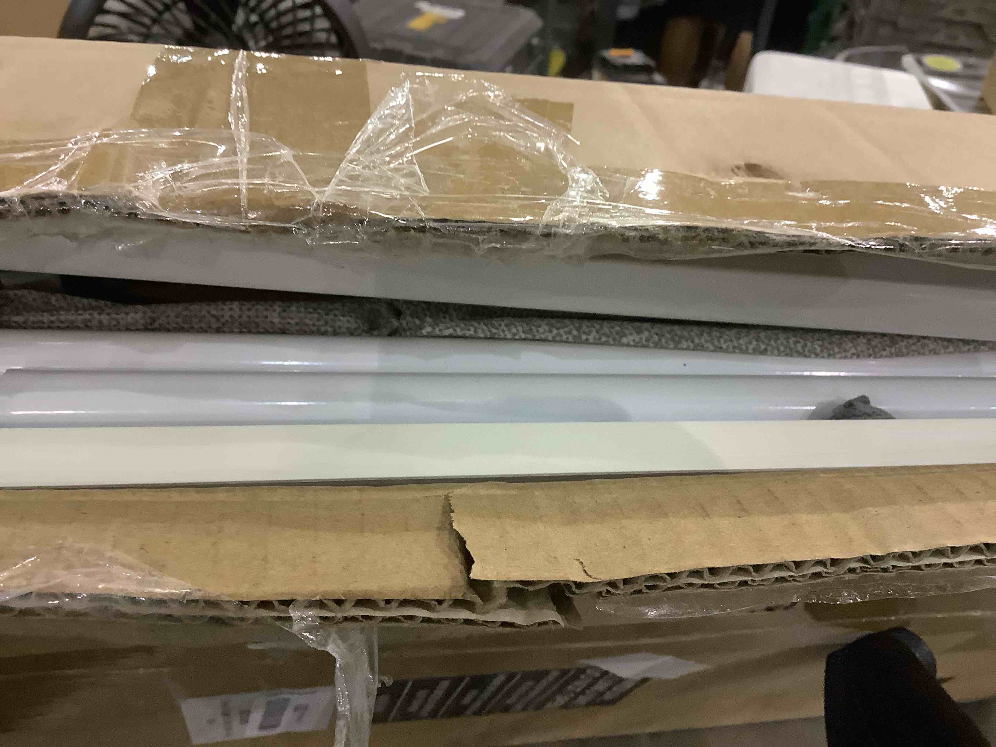 https://s3.amazonaws.com/lotting-images-prod/bidfta/EXS00392298_1691667510466.jpeg