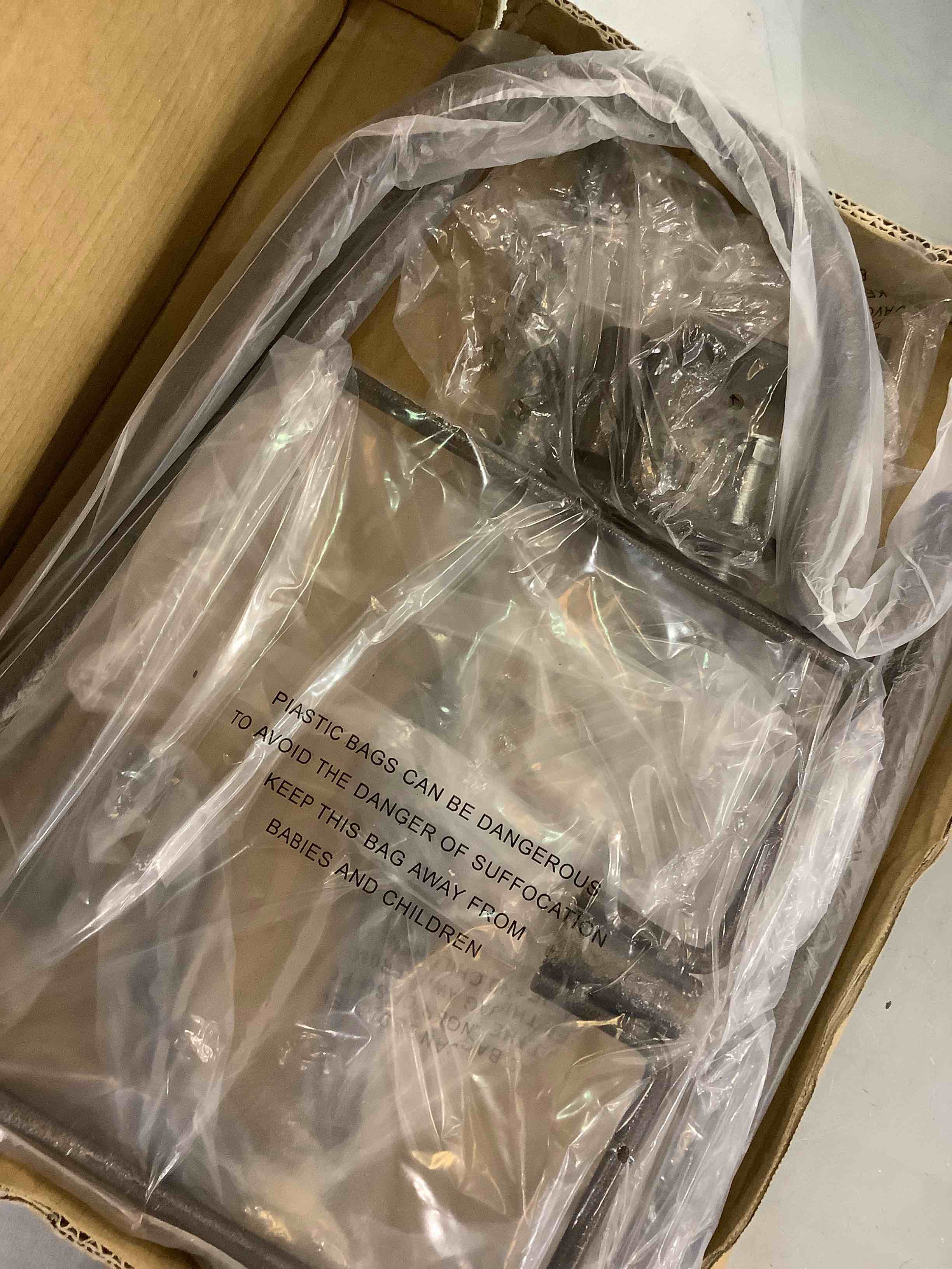 https://s3.amazonaws.com/lotting-images-prod/bidfta/EXS00392679_1691592998264.jpeg