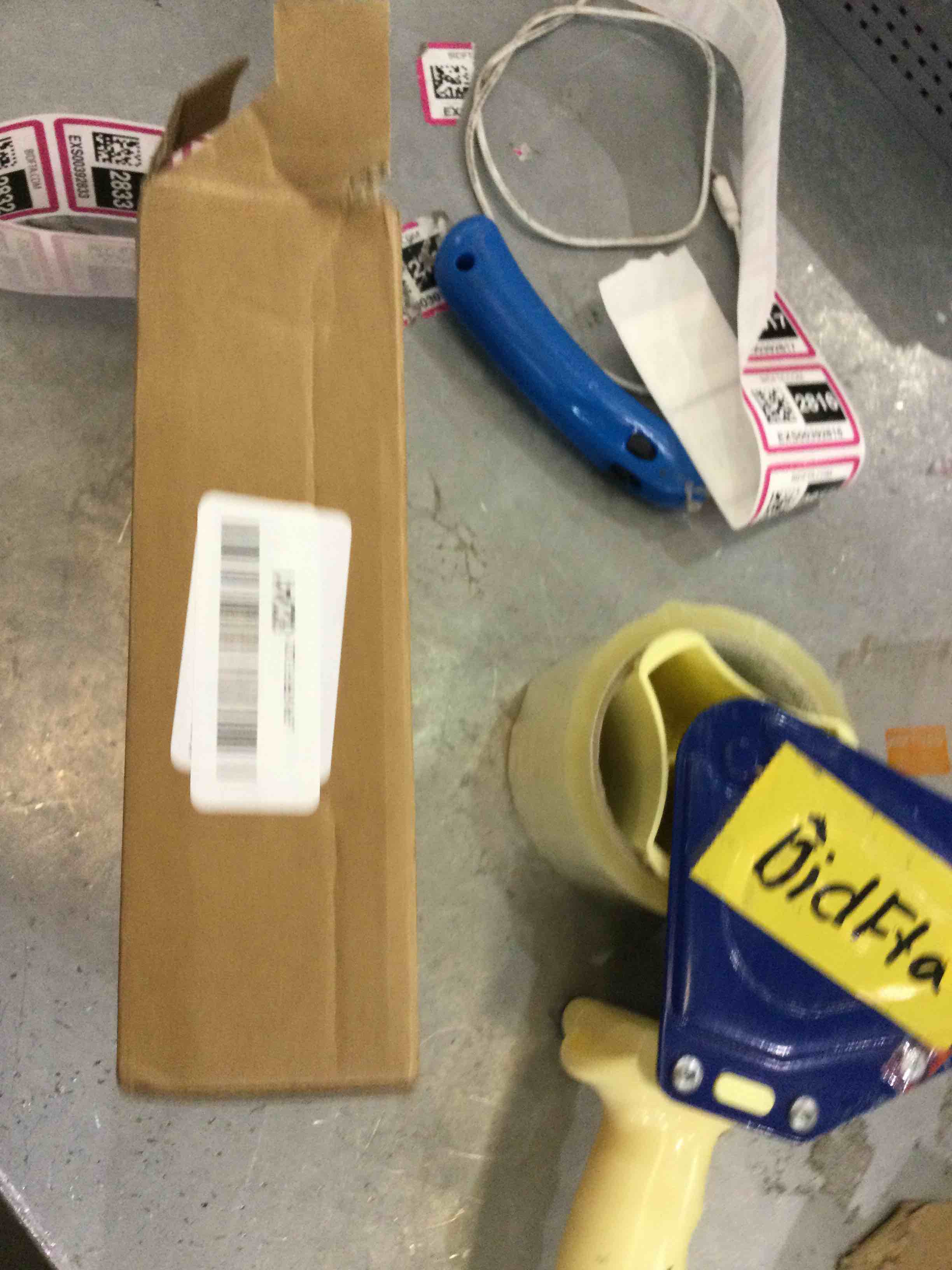 https://s3.amazonaws.com/lotting-images-prod/bidfta/EXS00392840_1691675210804.jpeg