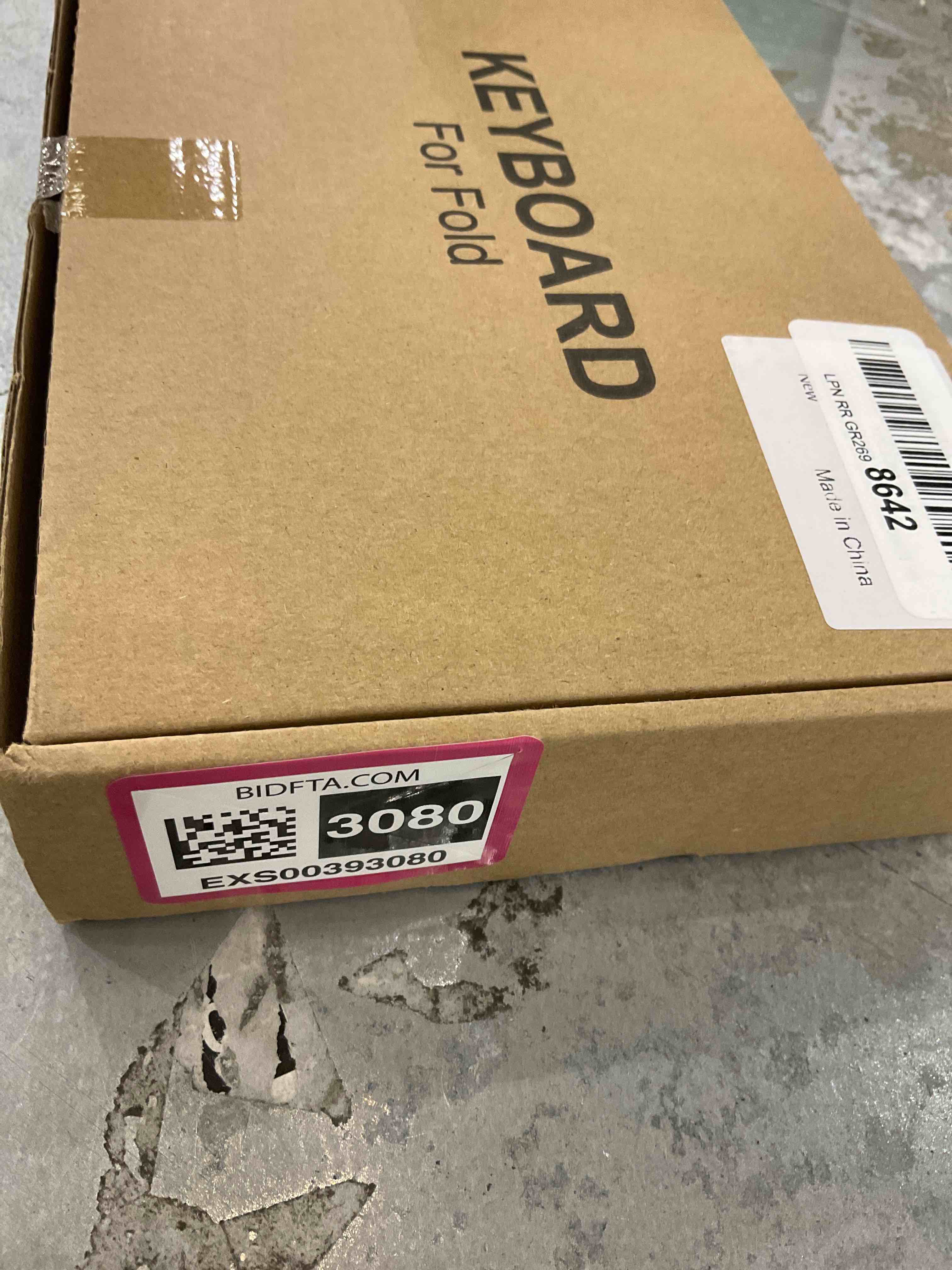 https://s3.amazonaws.com/lotting-images-prod/bidfta/EXS00393080_1691590573899.jpeg