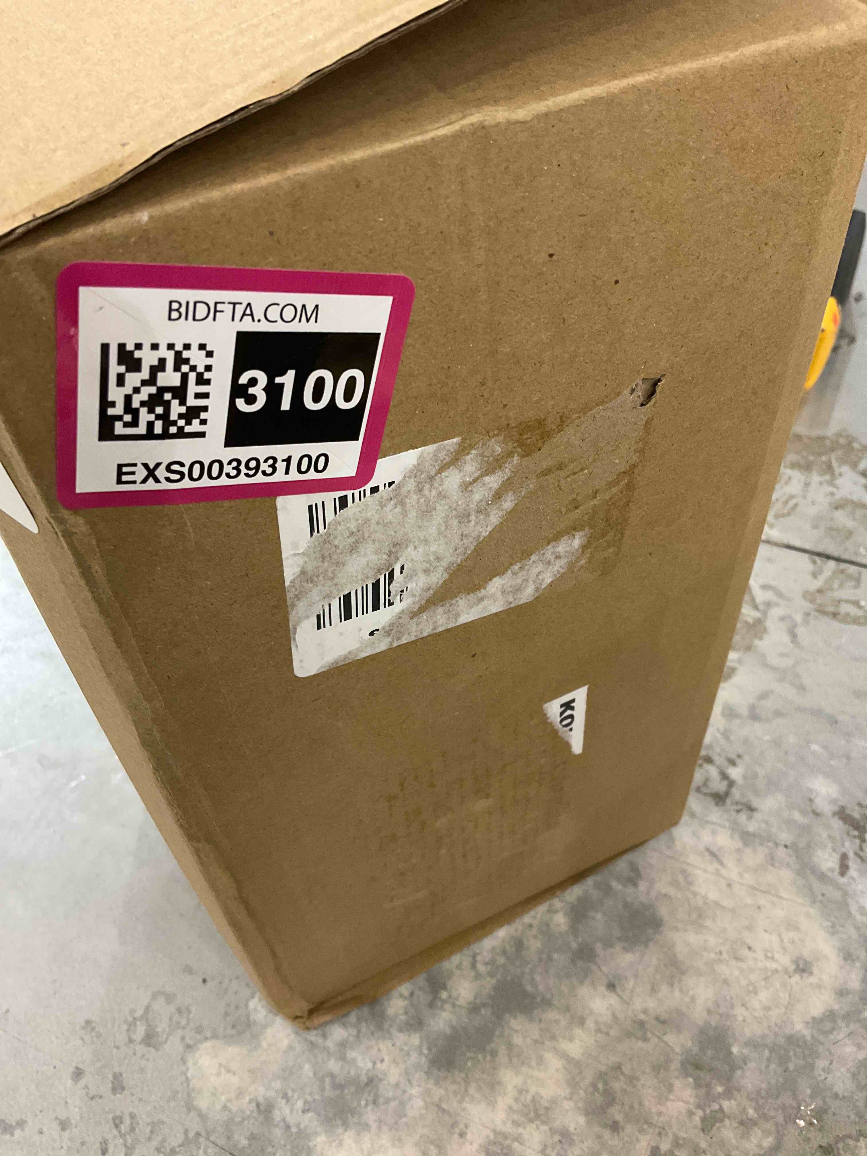 https://s3.amazonaws.com/lotting-images-prod/bidfta/EXS00393100_1691593076339.jpeg