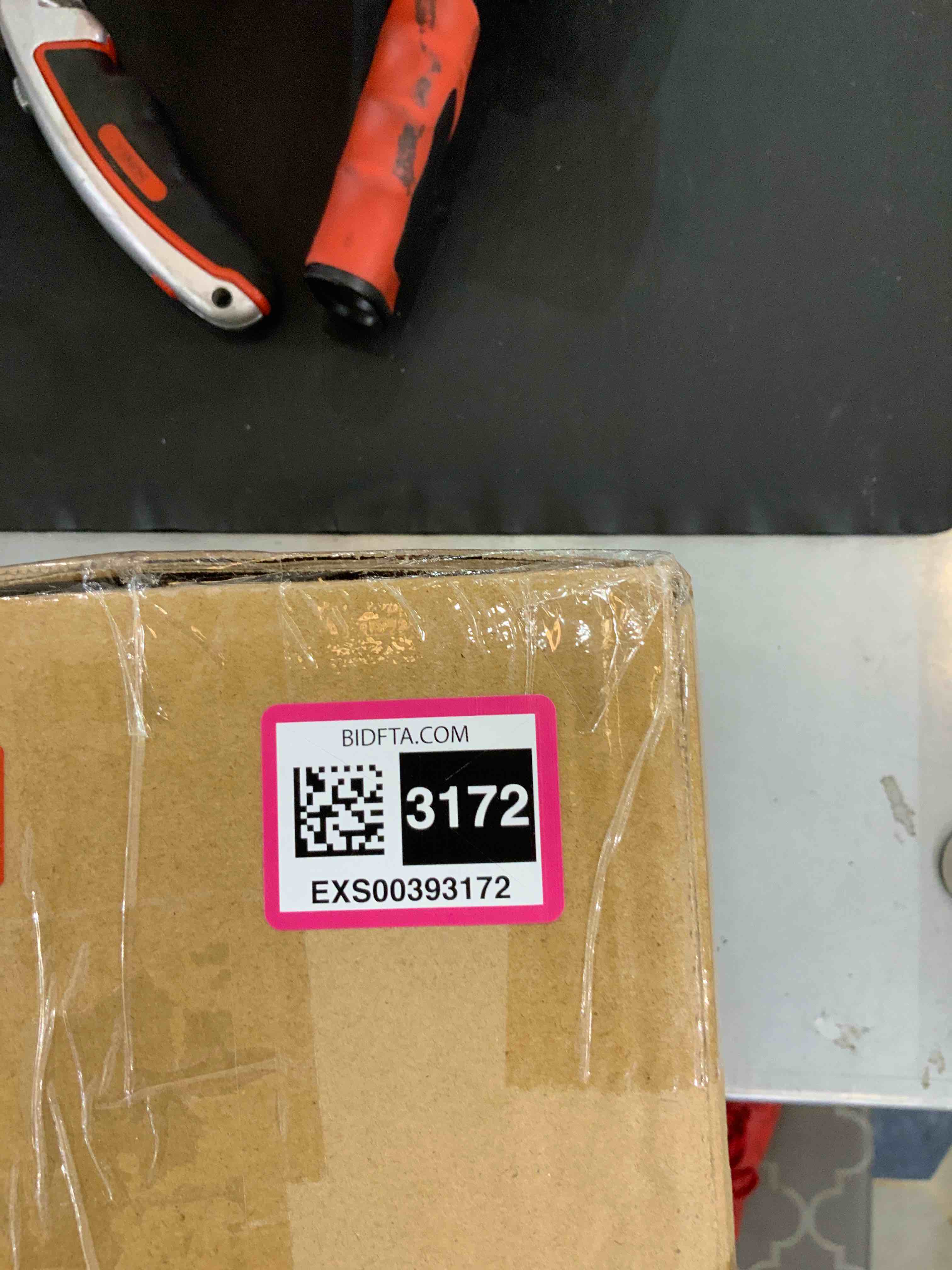 https://s3.amazonaws.com/lotting-images-prod/bidfta/EXS00393172_1691601149601.jpeg