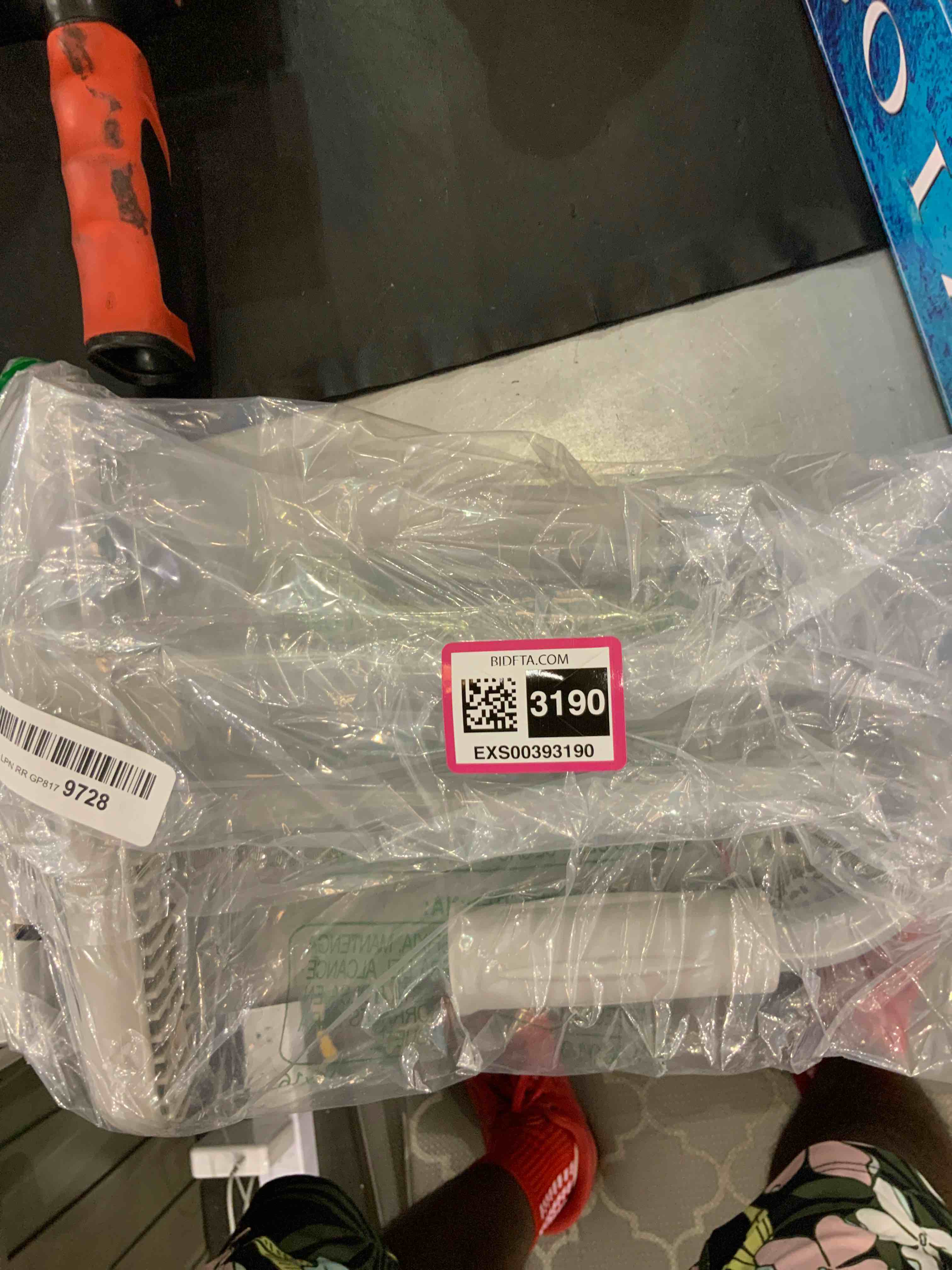 https://s3.amazonaws.com/lotting-images-prod/bidfta/EXS00393190_1691605750964.jpeg