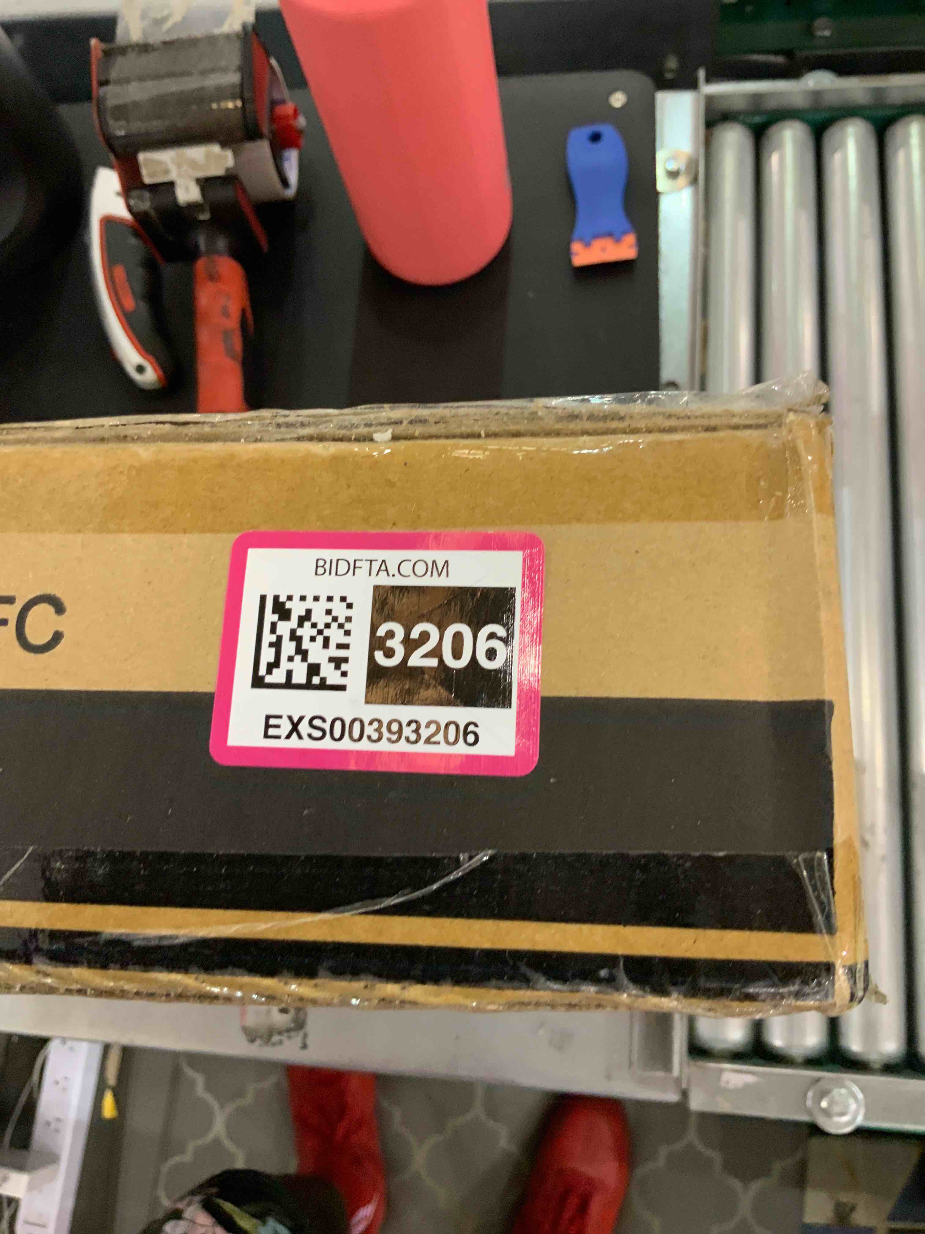 https://s3.amazonaws.com/lotting-images-prod/bidfta/EXS00393206_1691607182697.jpeg